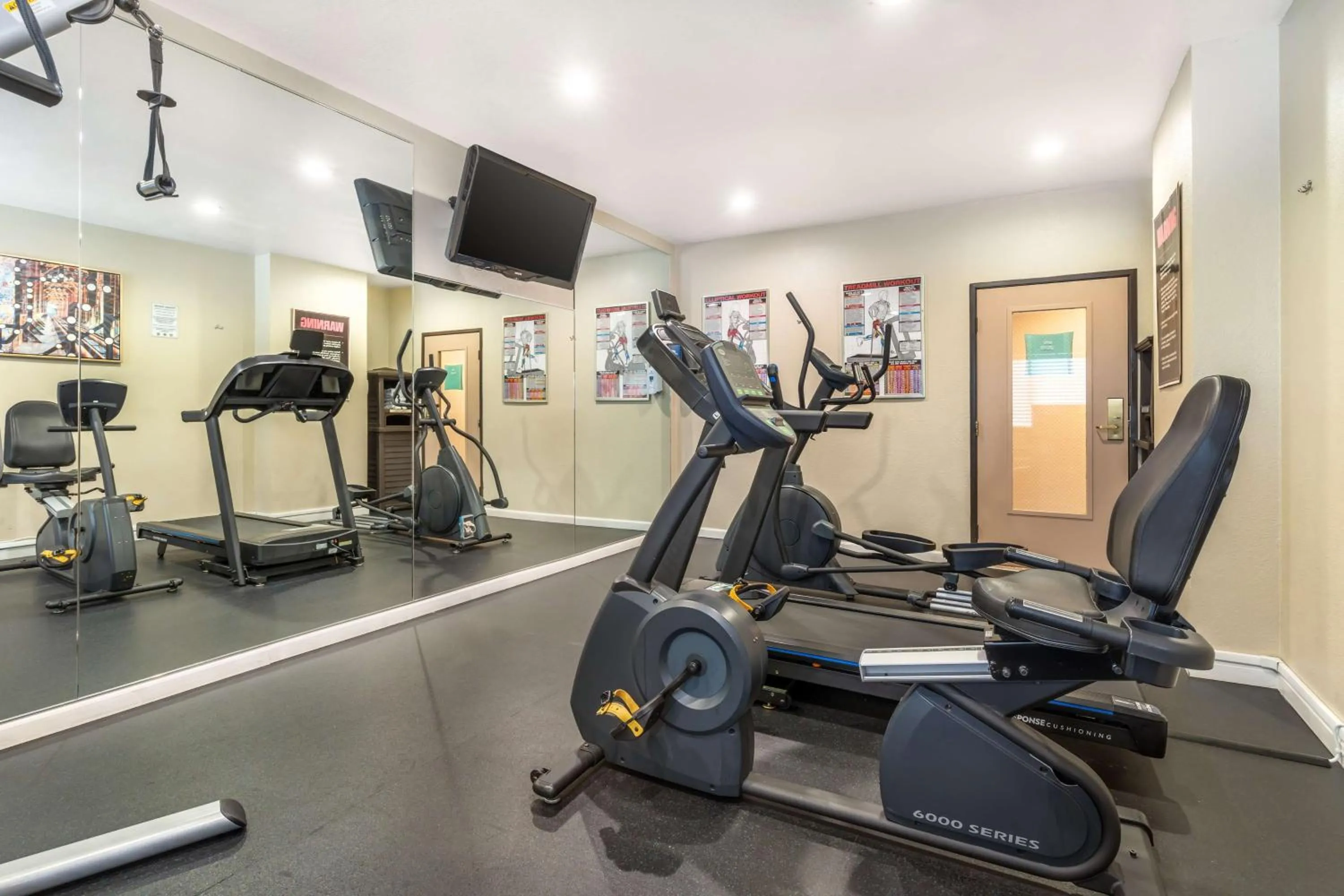 Fitness centre/facilities in Best Western John Muir Inn