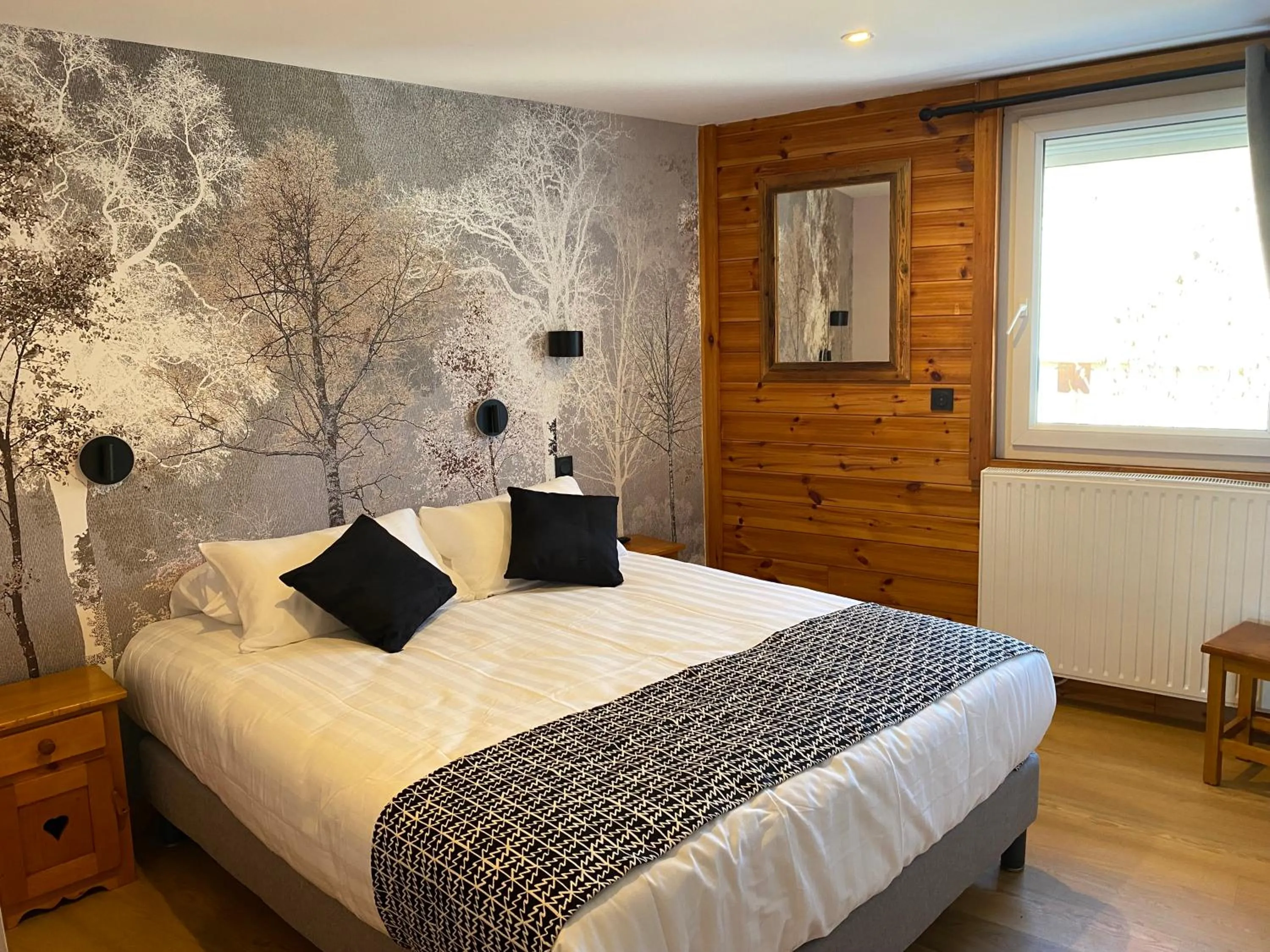 Bedroom, Bed in Logis Hôtel & Spa Les Autanes