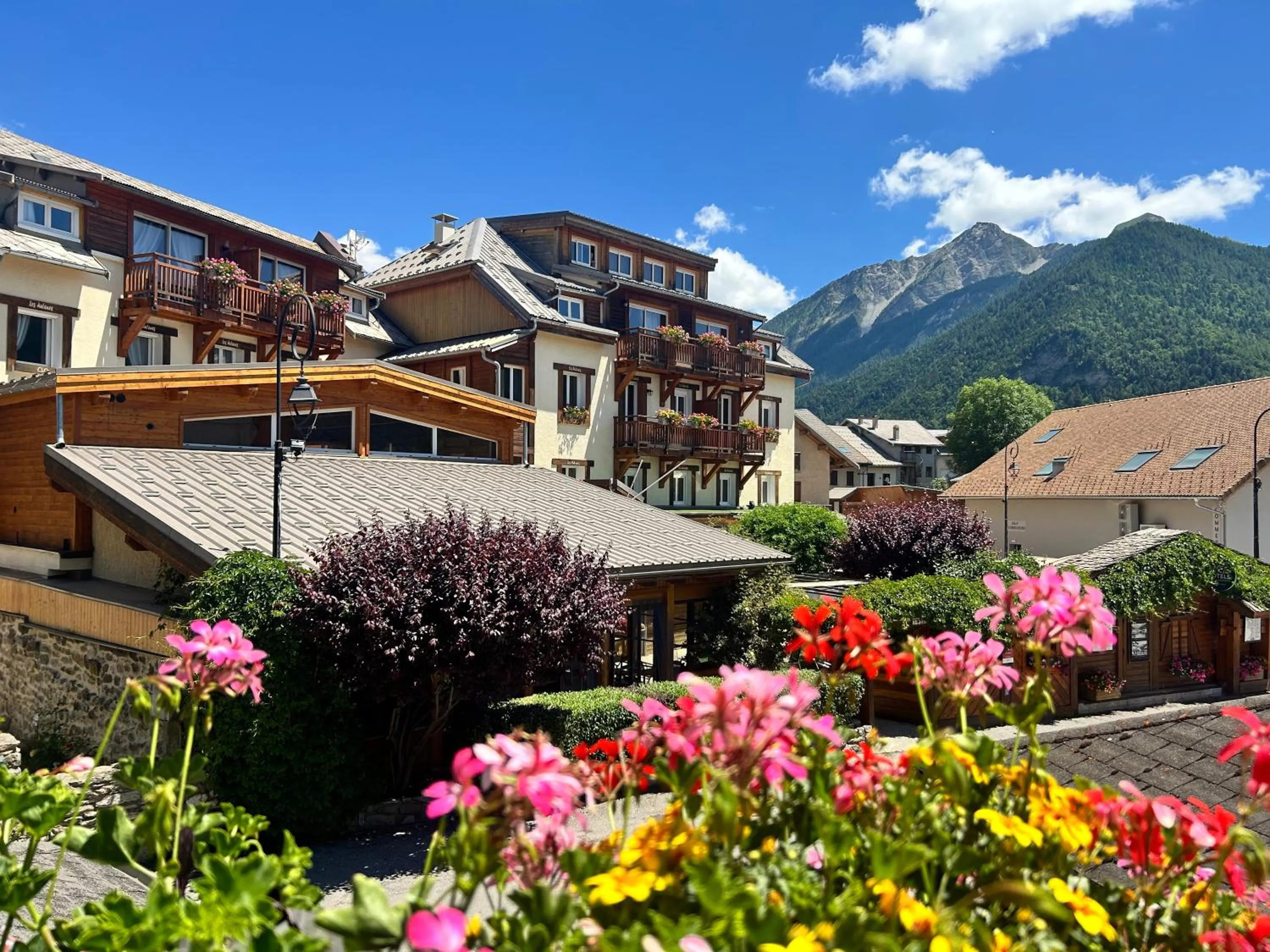 Logis Hôtel & Spa Les Autanes