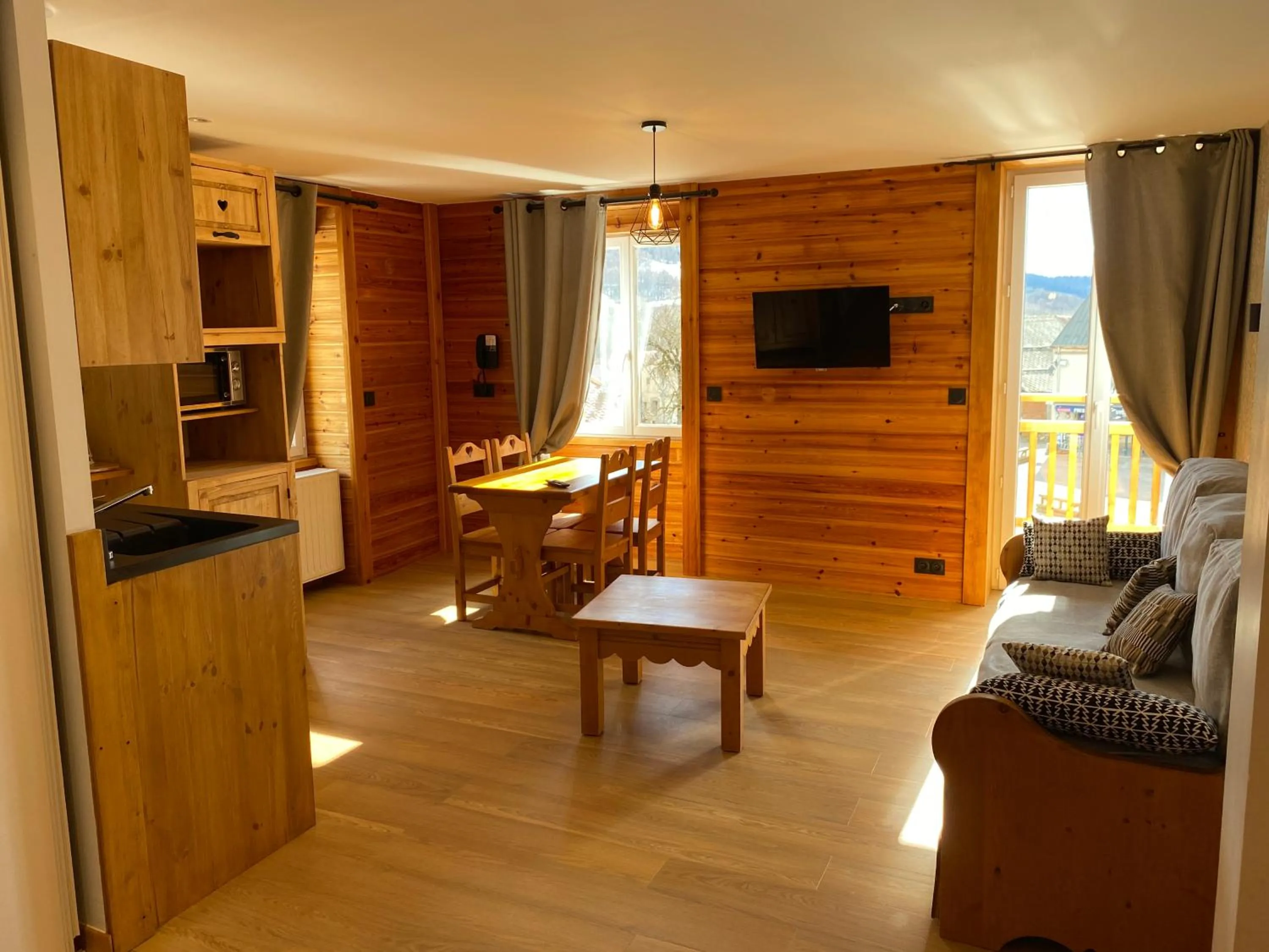 Kitchen or kitchenette in Logis Hôtel & Spa Les Autanes