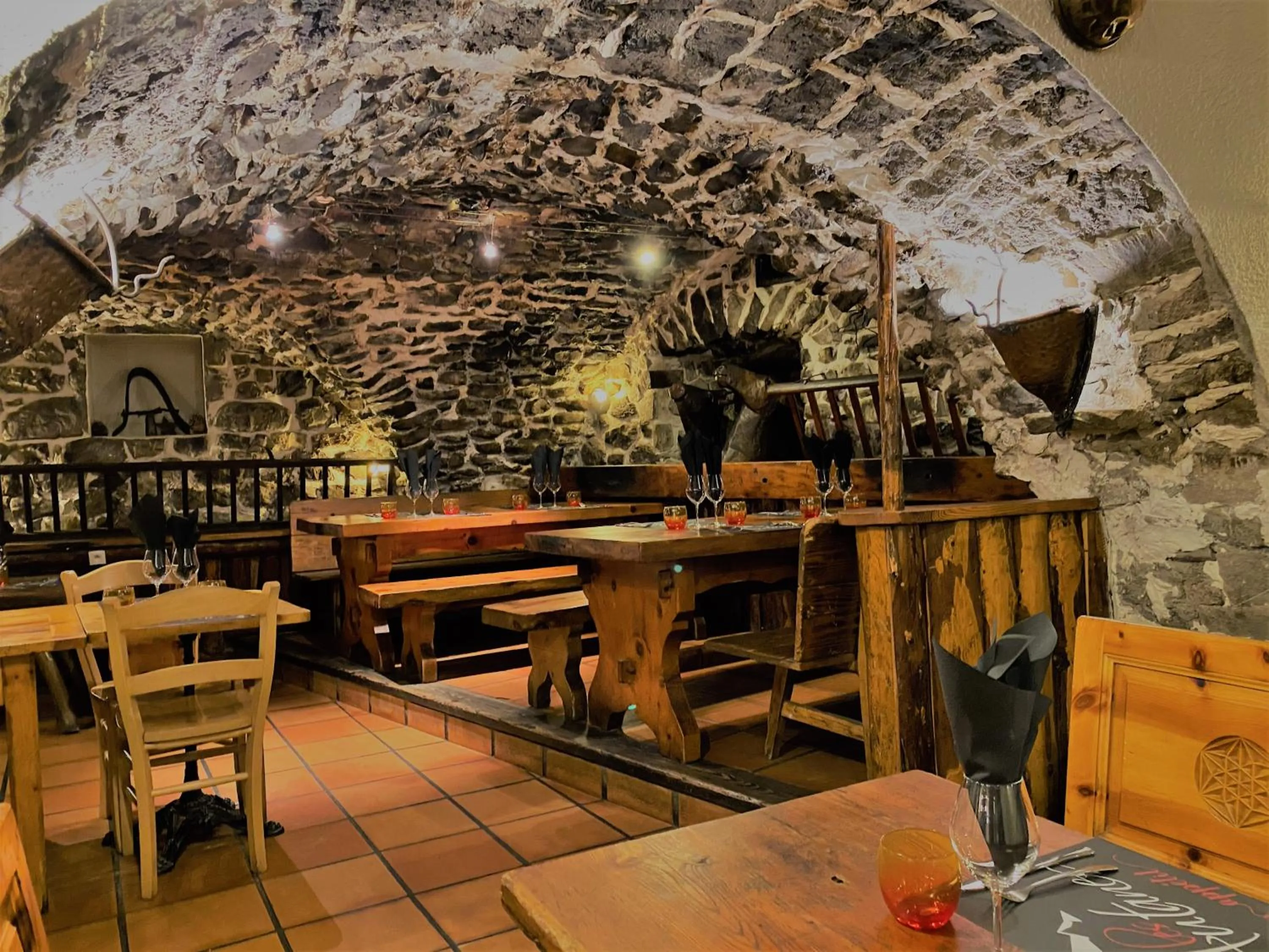 Restaurant/places to eat in Logis Hôtel & Spa Les Autanes