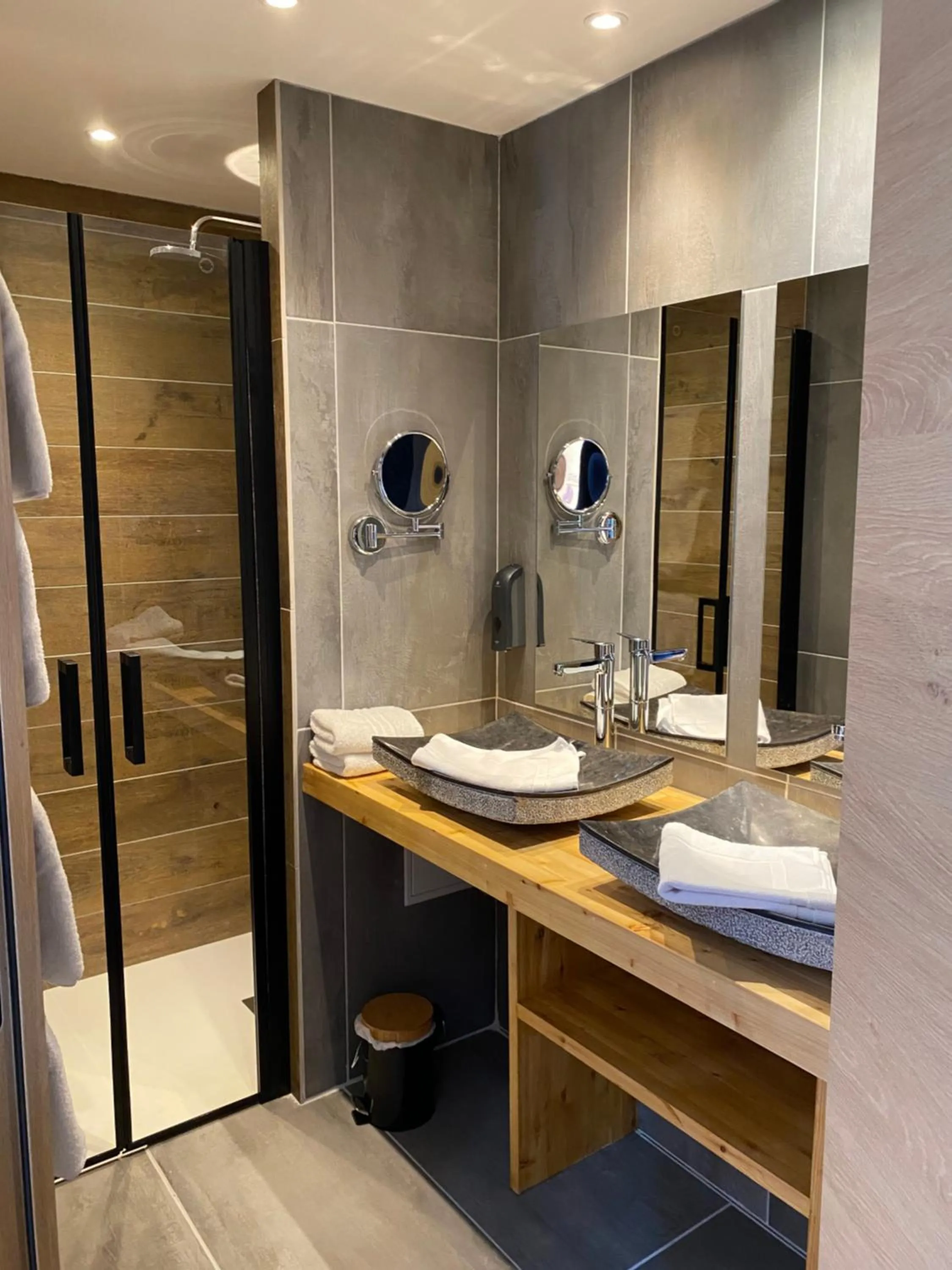 Bathroom in Logis Hôtel & Spa Les Autanes