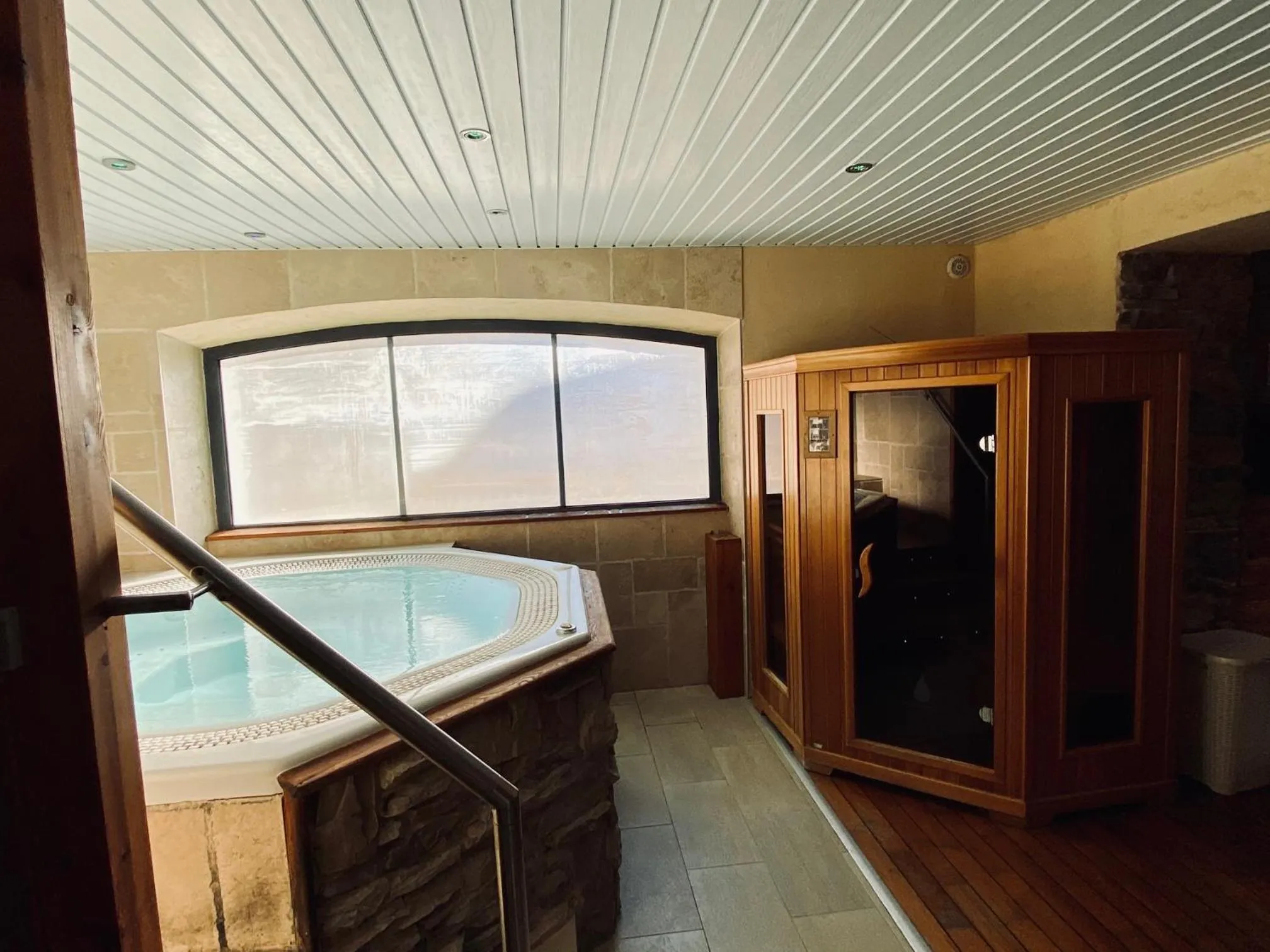 Sauna in Logis Hôtel & Spa Les Autanes