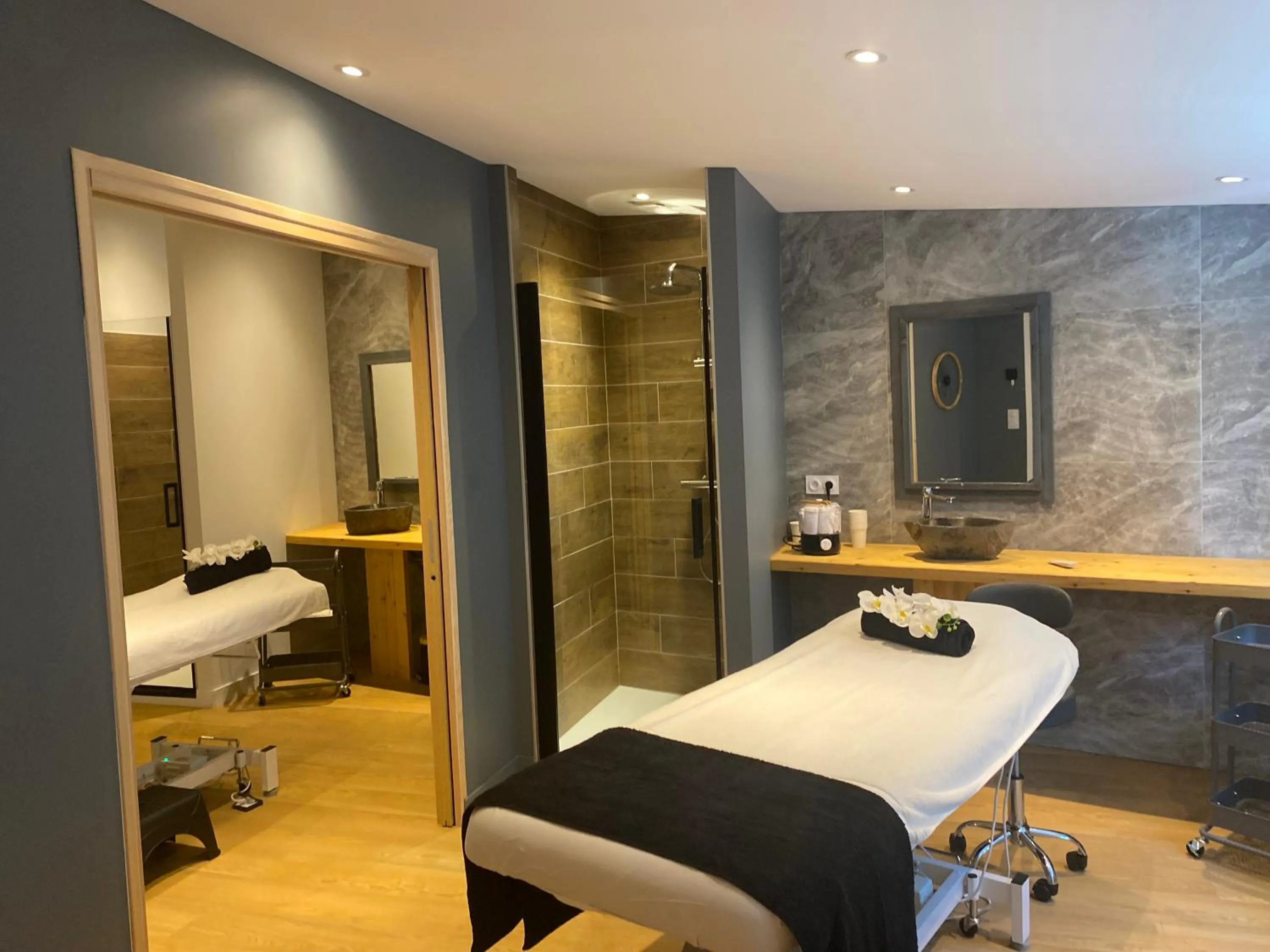 Spa and wellness centre/facilities in Logis Hôtel & Spa Les Autanes