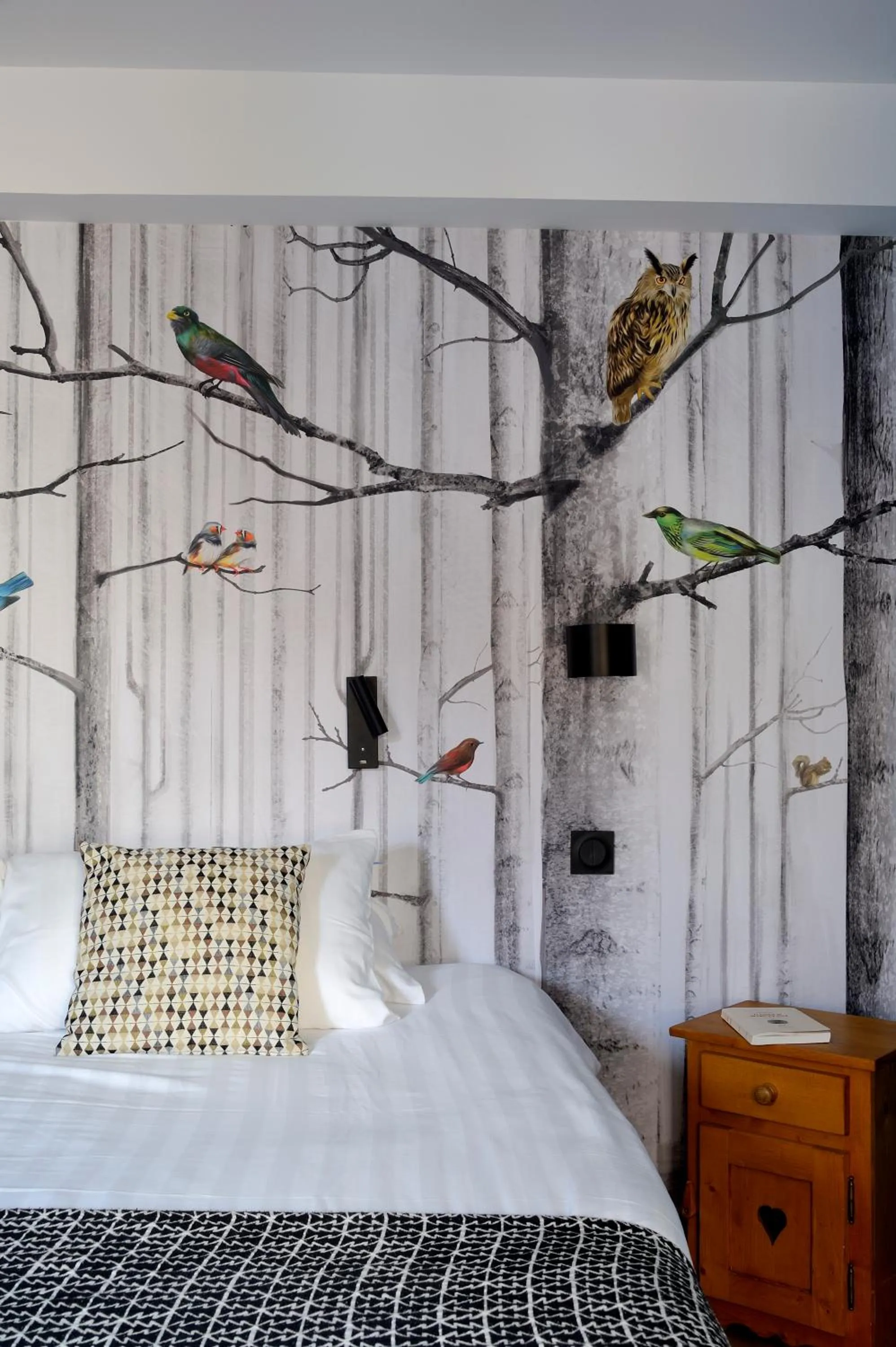 Decorative detail, Bed in Logis Hôtel & Spa Les Autanes