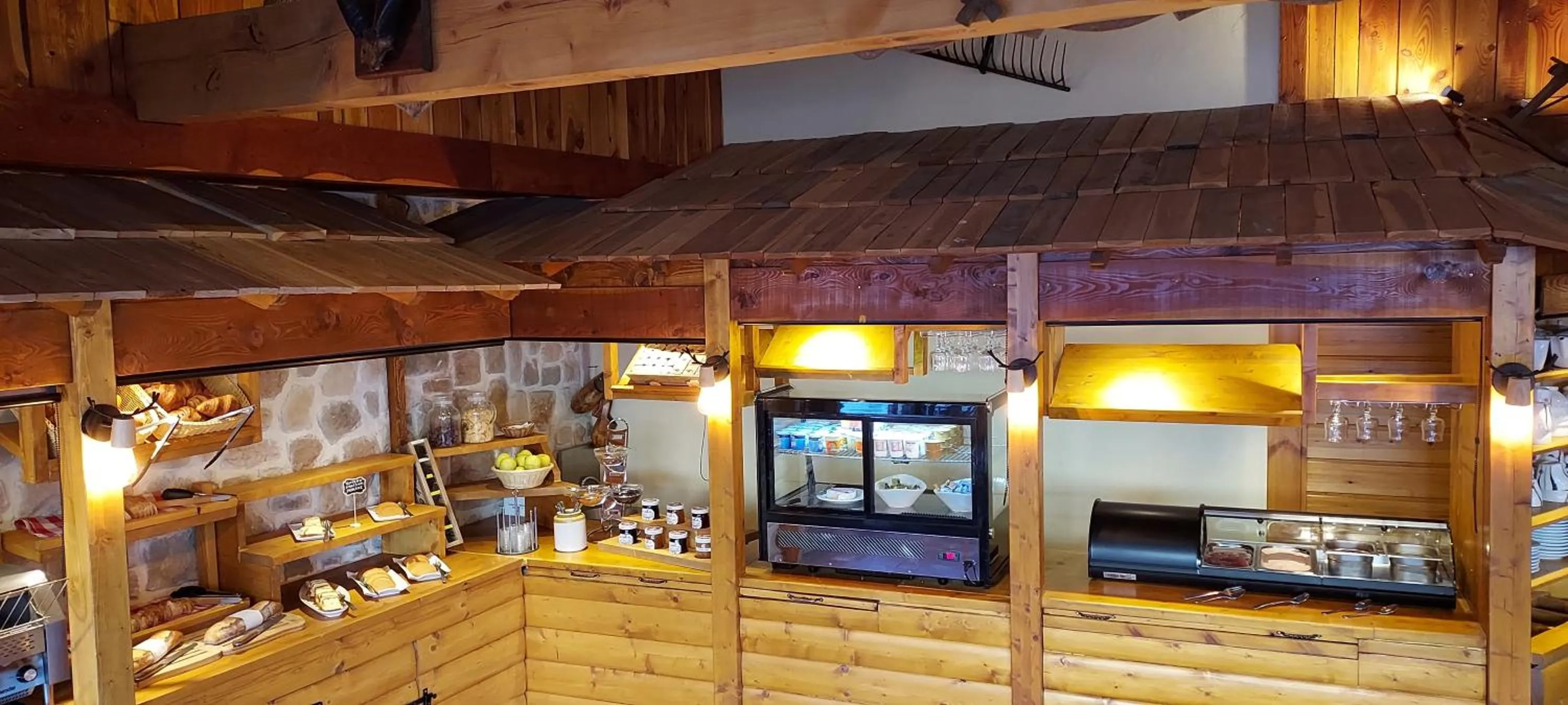 Breakfast in Logis Hôtel & Spa Les Autanes