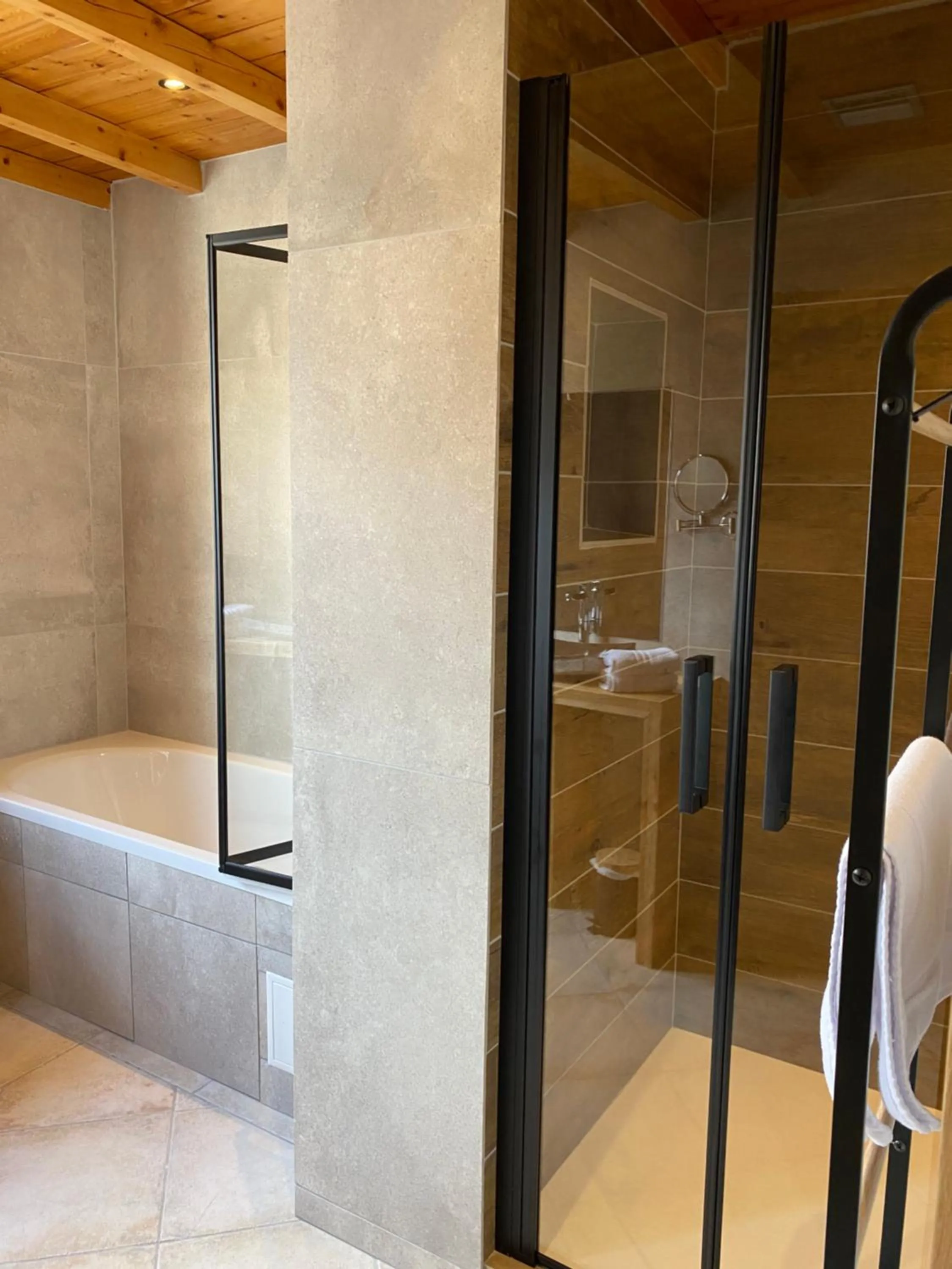 Bathroom in Logis Hôtel & Spa Les Autanes