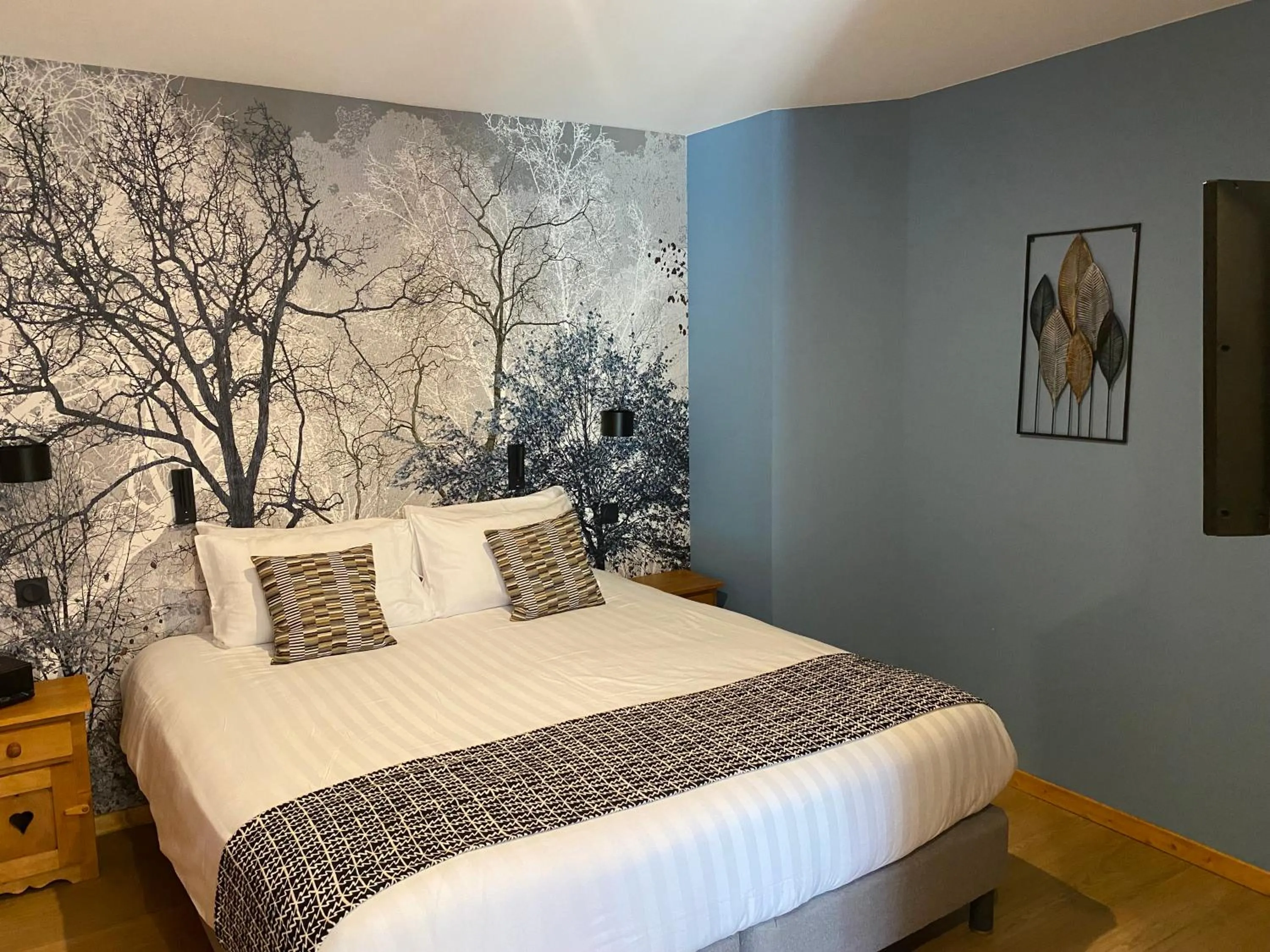 Bedroom, Bed in Logis Hôtel & Spa Les Autanes