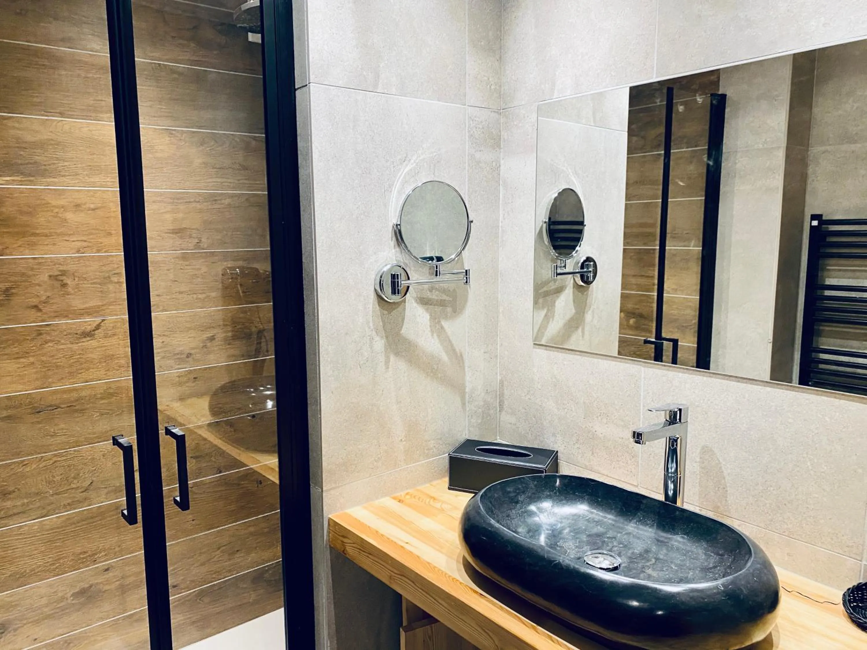 Bathroom in Logis Hôtel & Spa Les Autanes