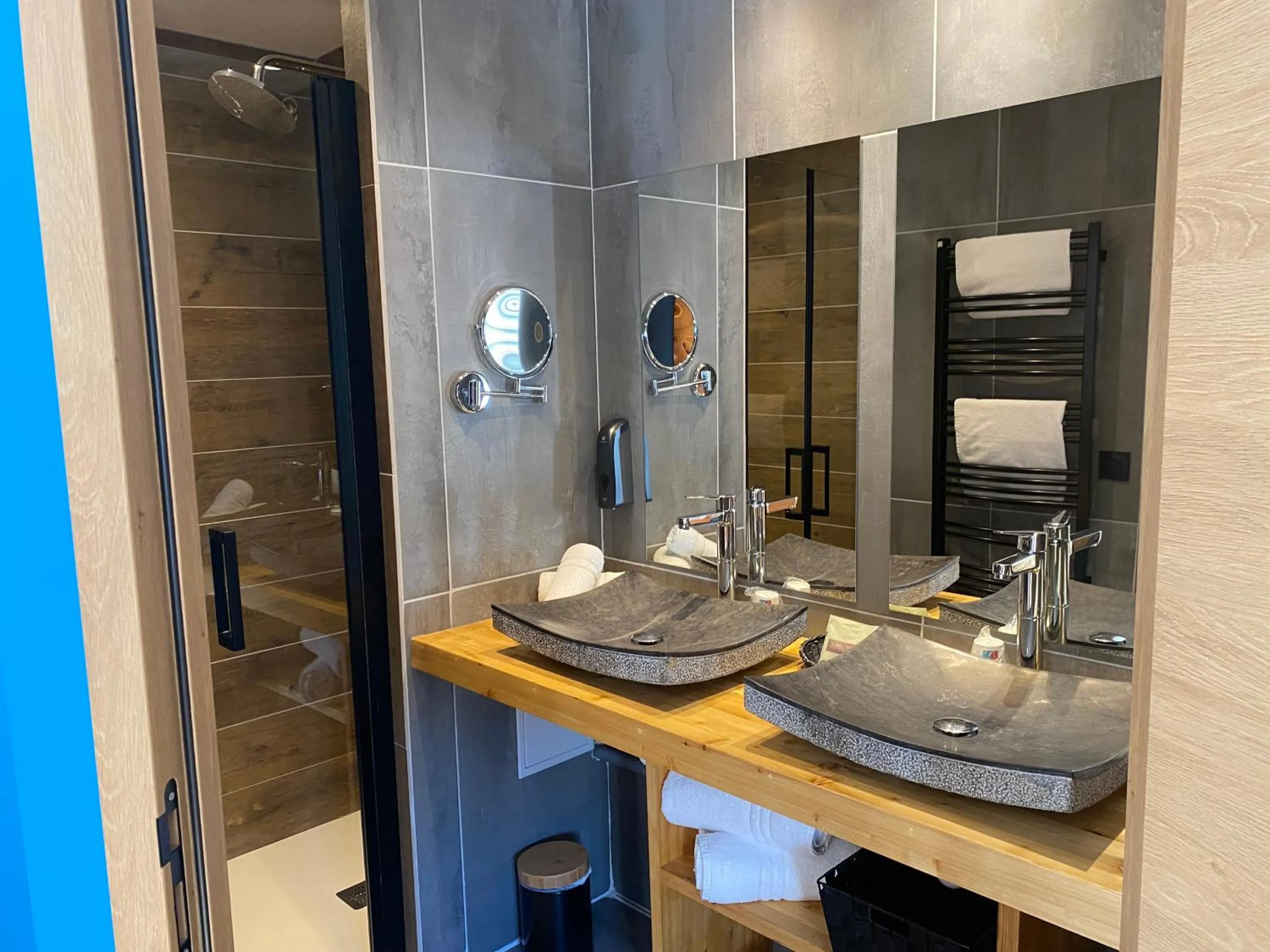 Bathroom in Logis Hôtel & Spa Les Autanes