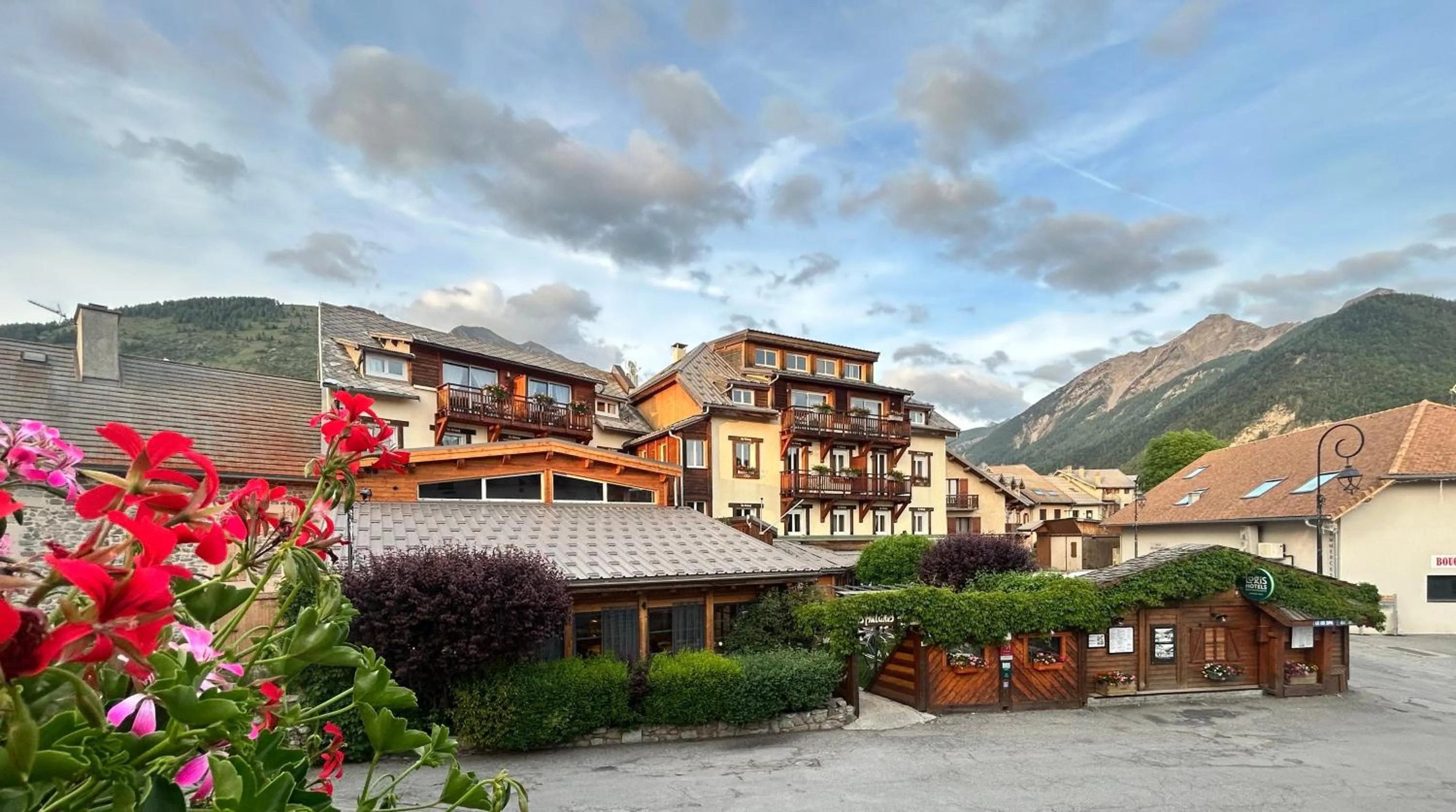 Property building in Logis Hôtel & Spa Les Autanes