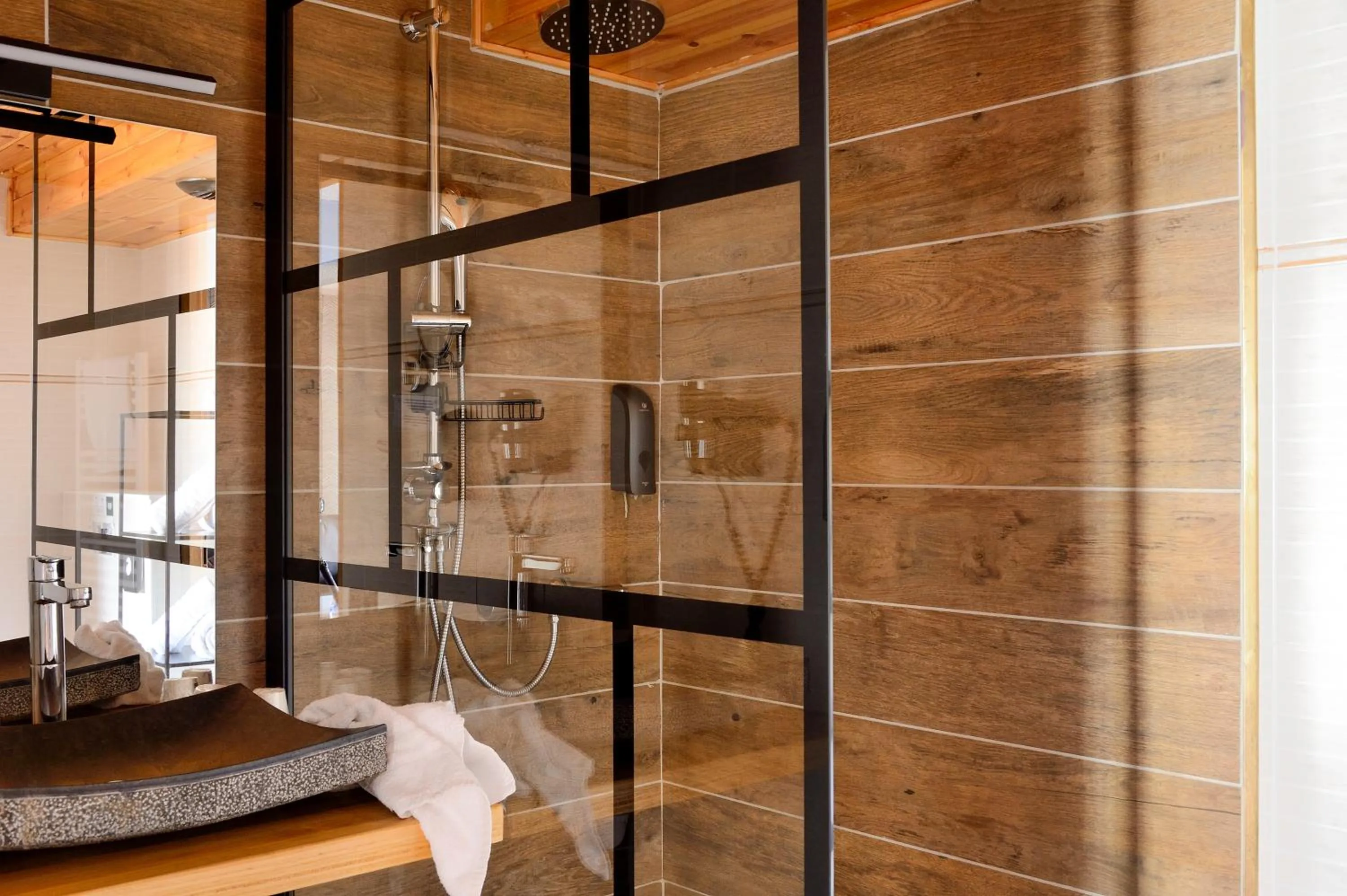 Bathroom in Logis Hôtel & Spa Les Autanes