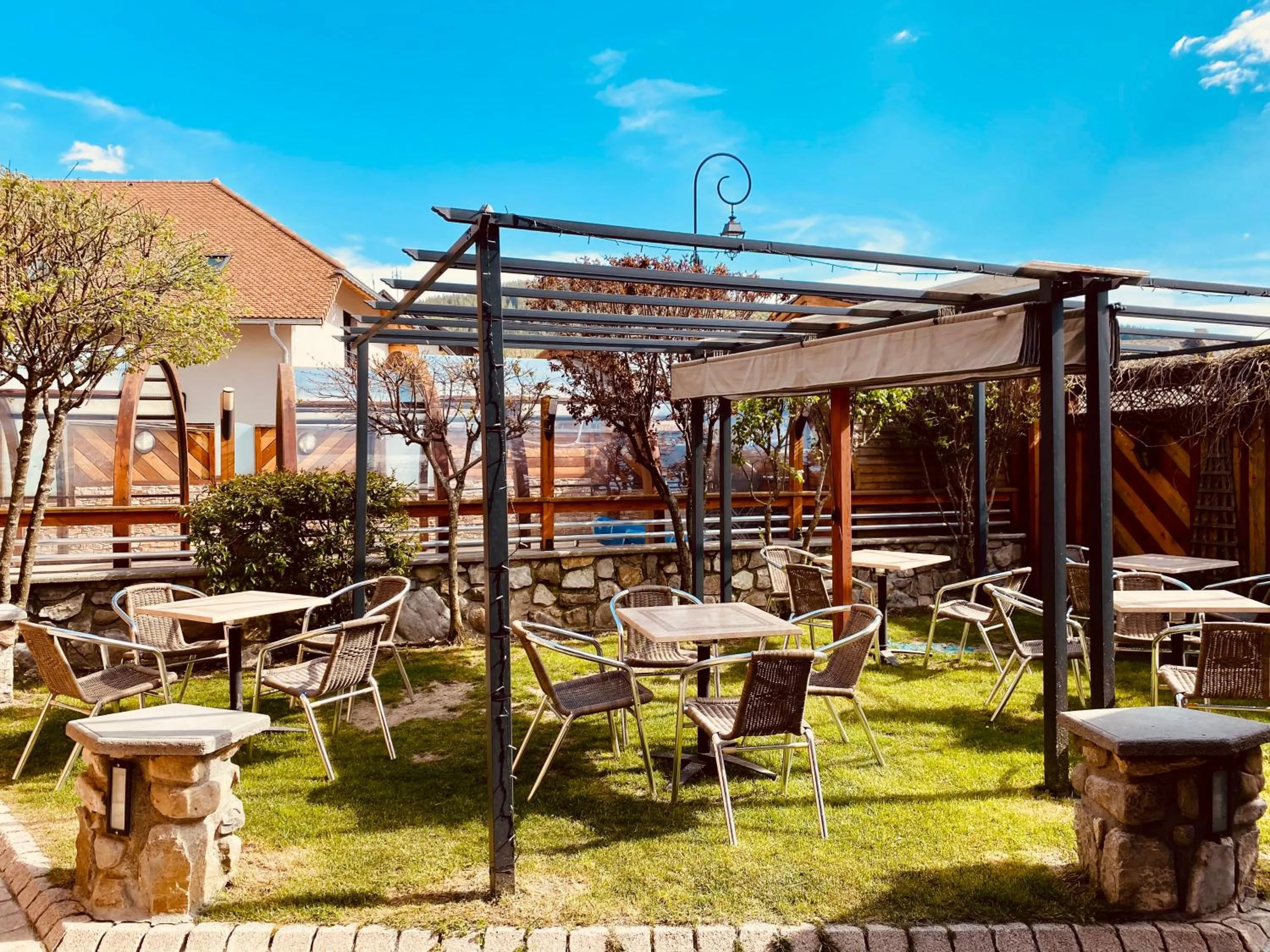 Patio in Logis Hôtel & Spa Les Autanes