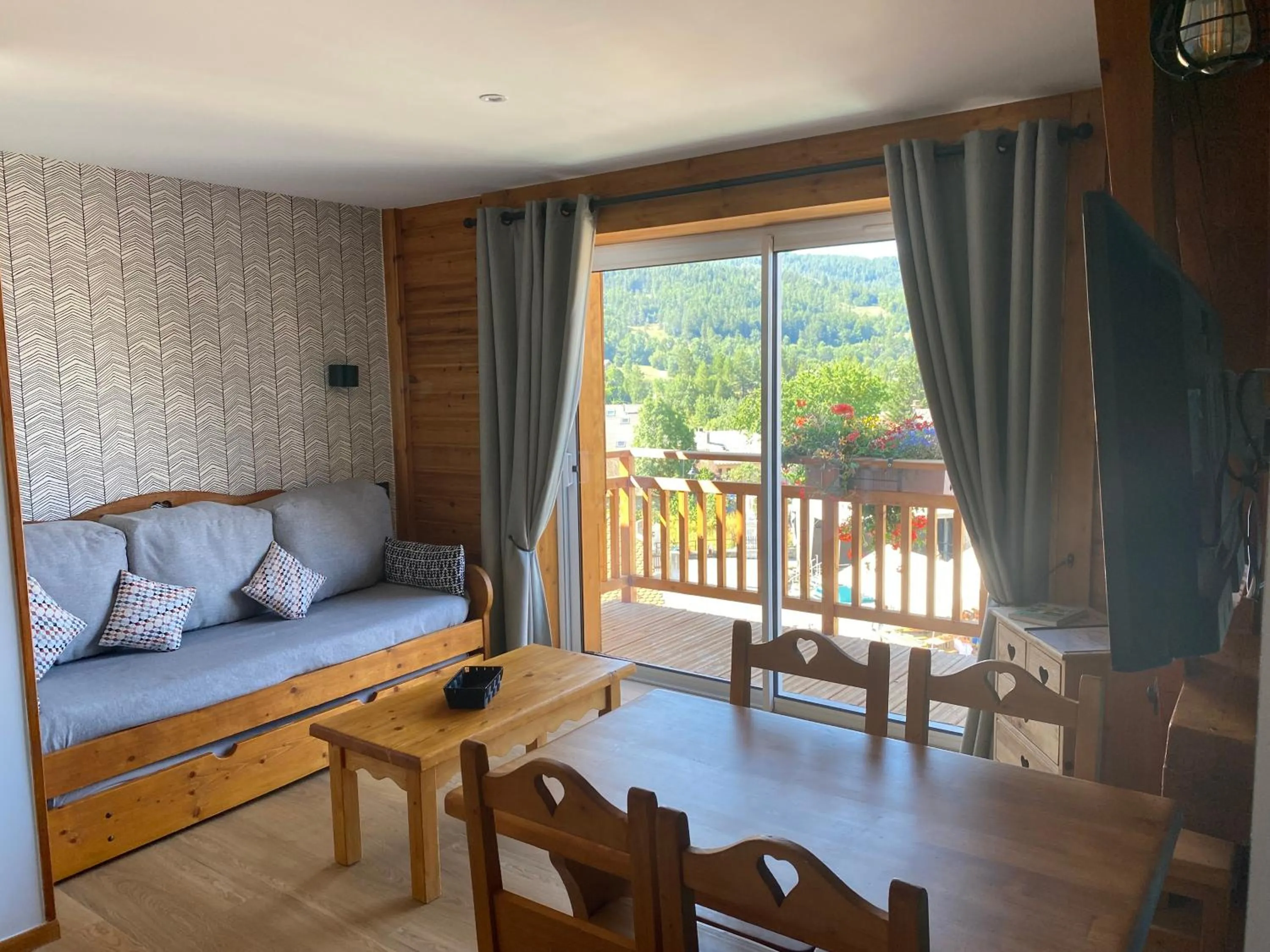 Living room in Logis Hôtel & Spa Les Autanes