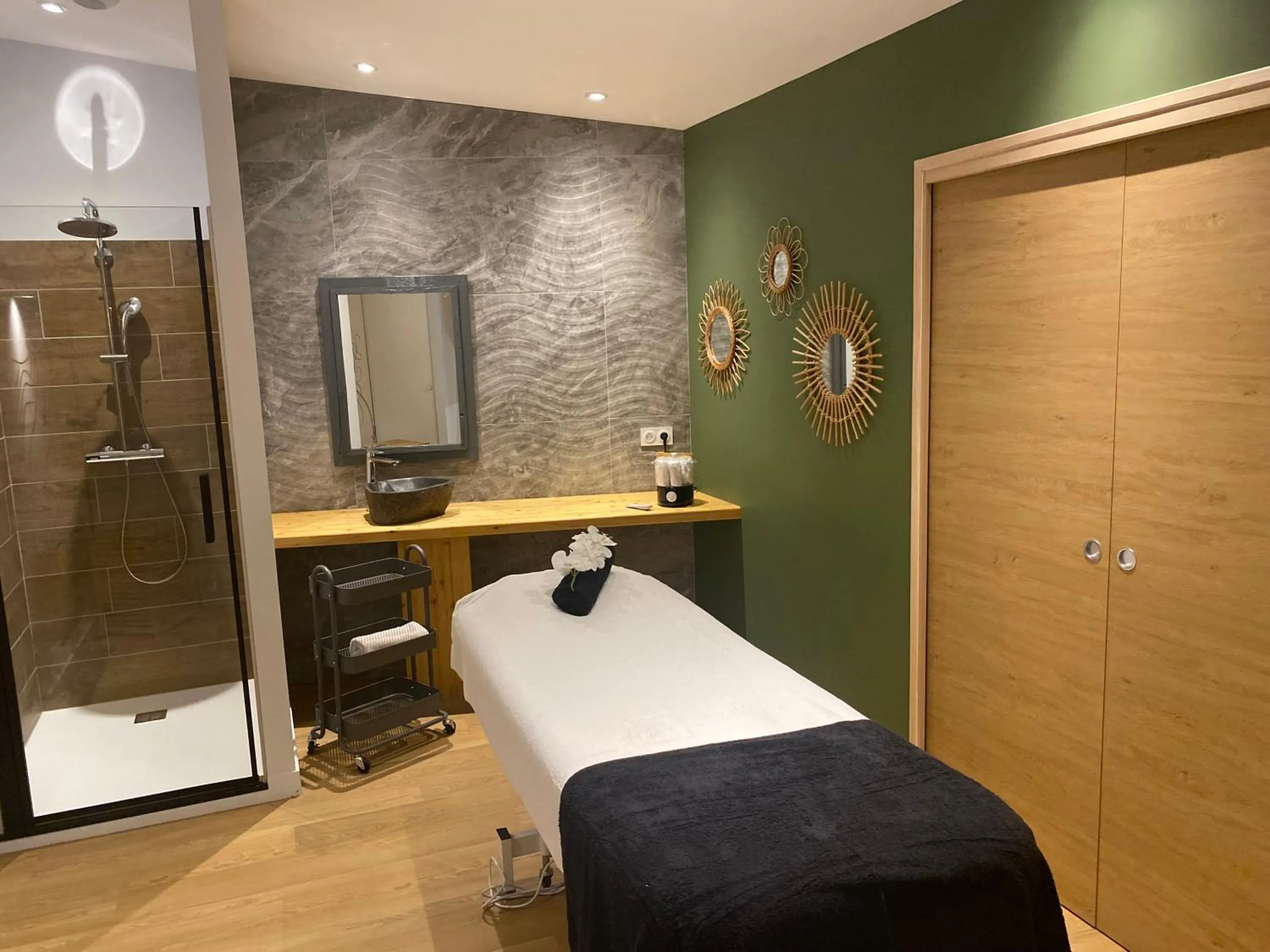 Spa and wellness centre/facilities in Logis Hôtel & Spa Les Autanes