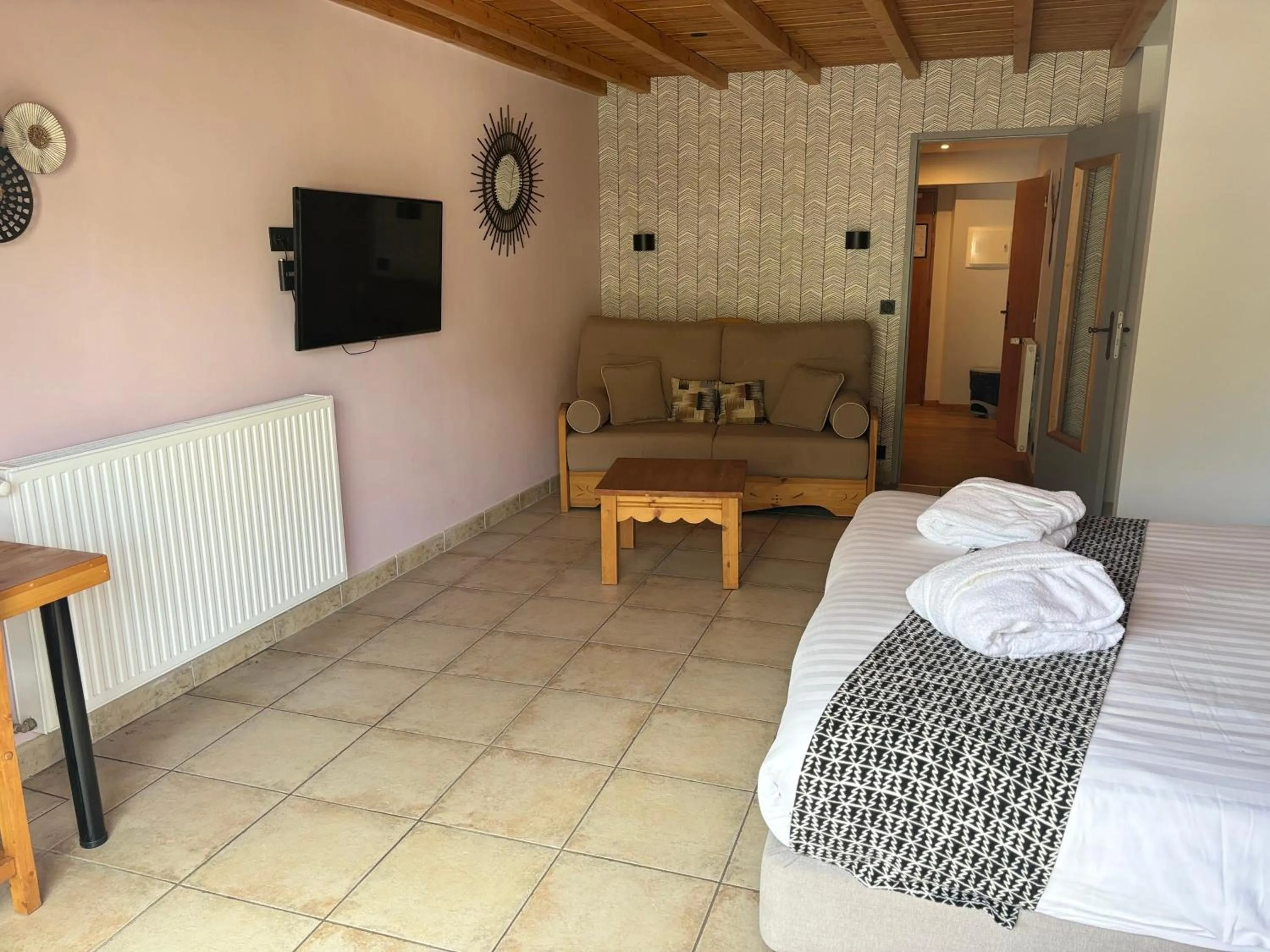 Bedroom, Bed in Logis Hôtel & Spa Les Autanes