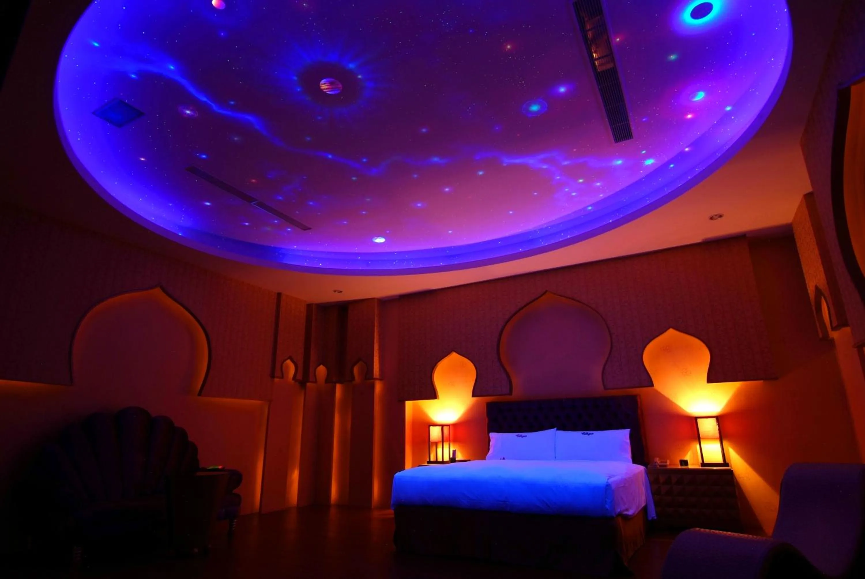 Photo of the whole room, Bed in Takao Love Motel