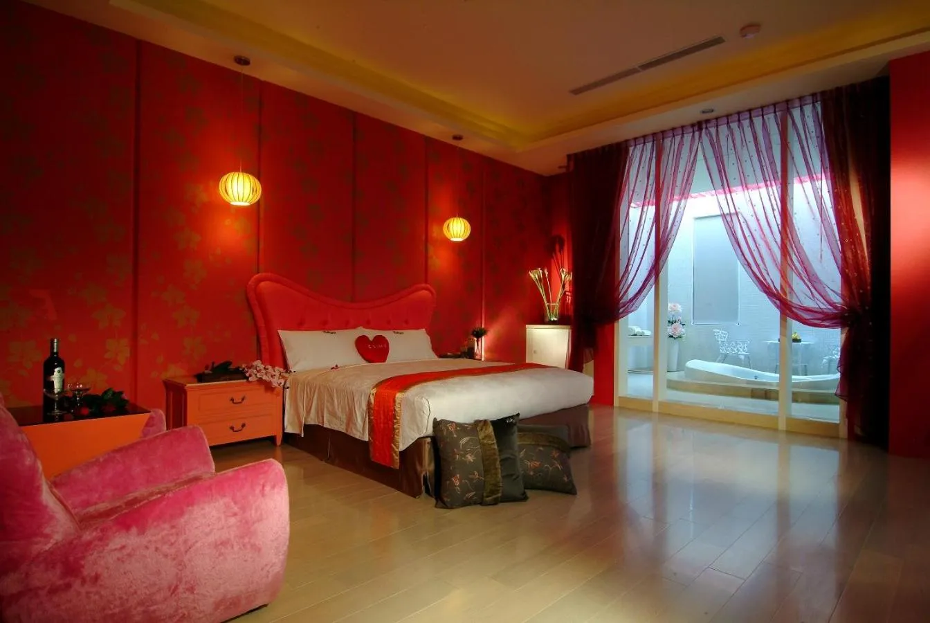 Photo of the whole room, Bed in Takao Love Motel