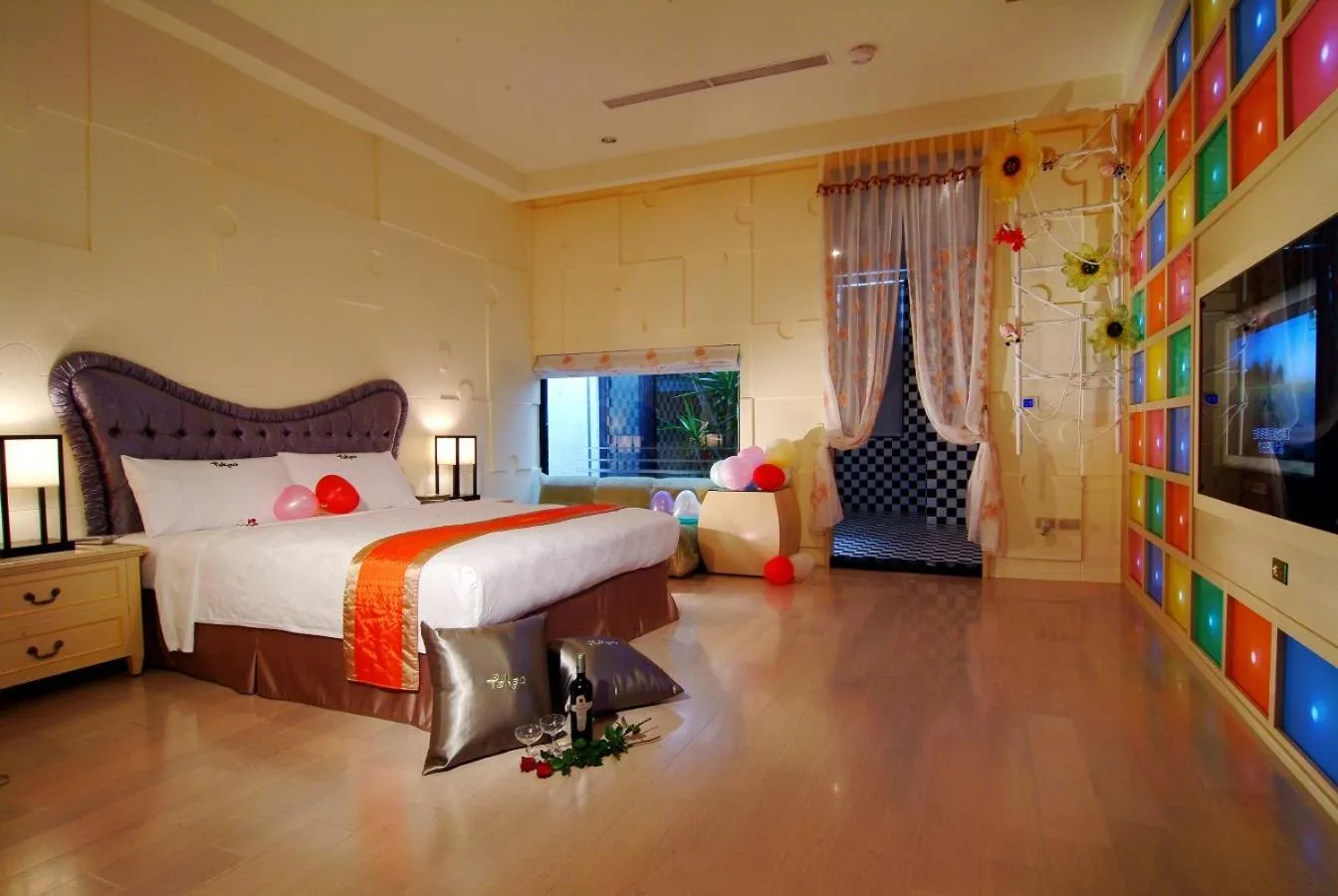 Photo of the whole room, Bed in Takao Love Motel