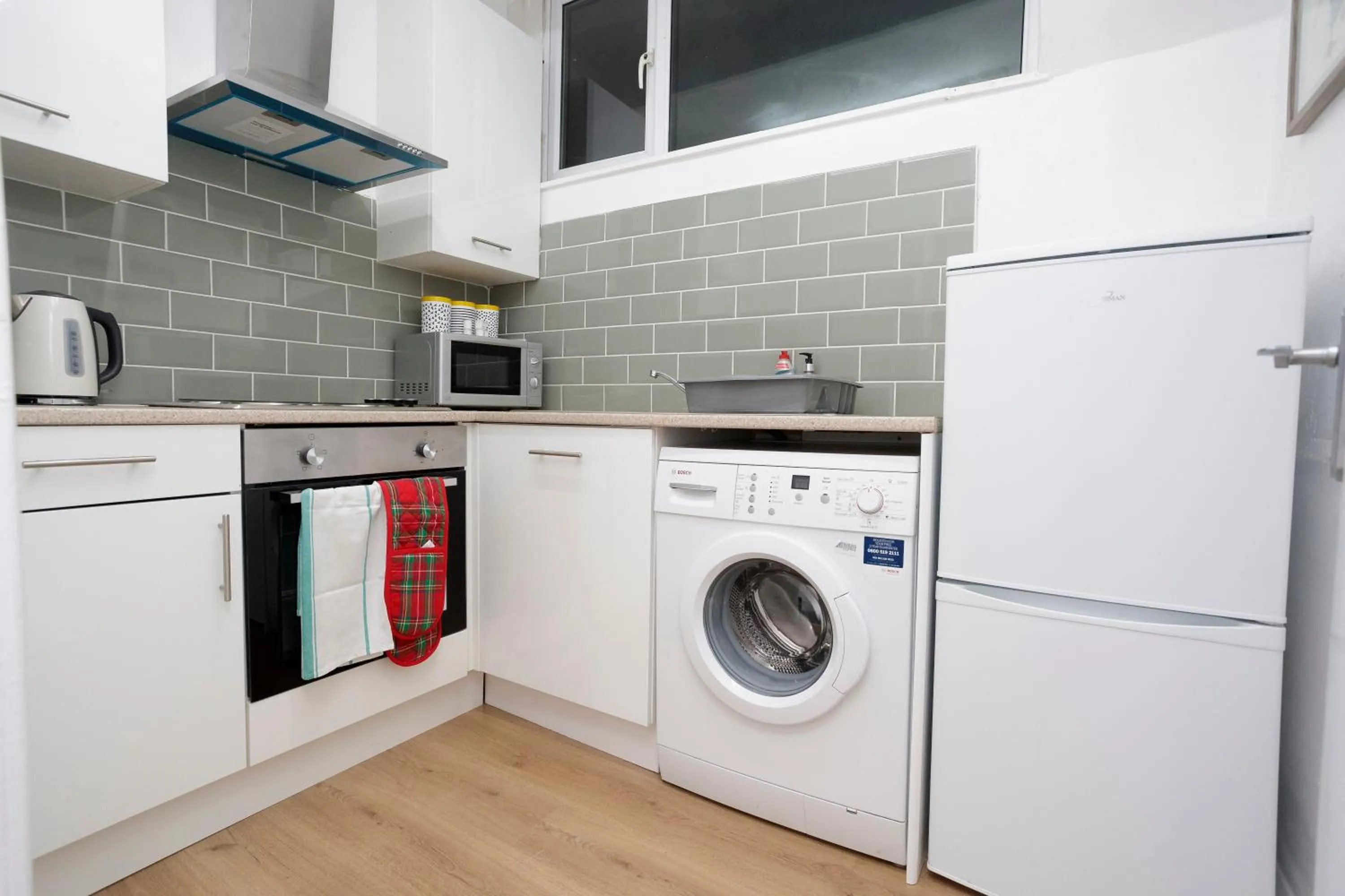 Kitchen or kitchenette in KIRKSTALL SERVICED APARTMENTS LEEDS