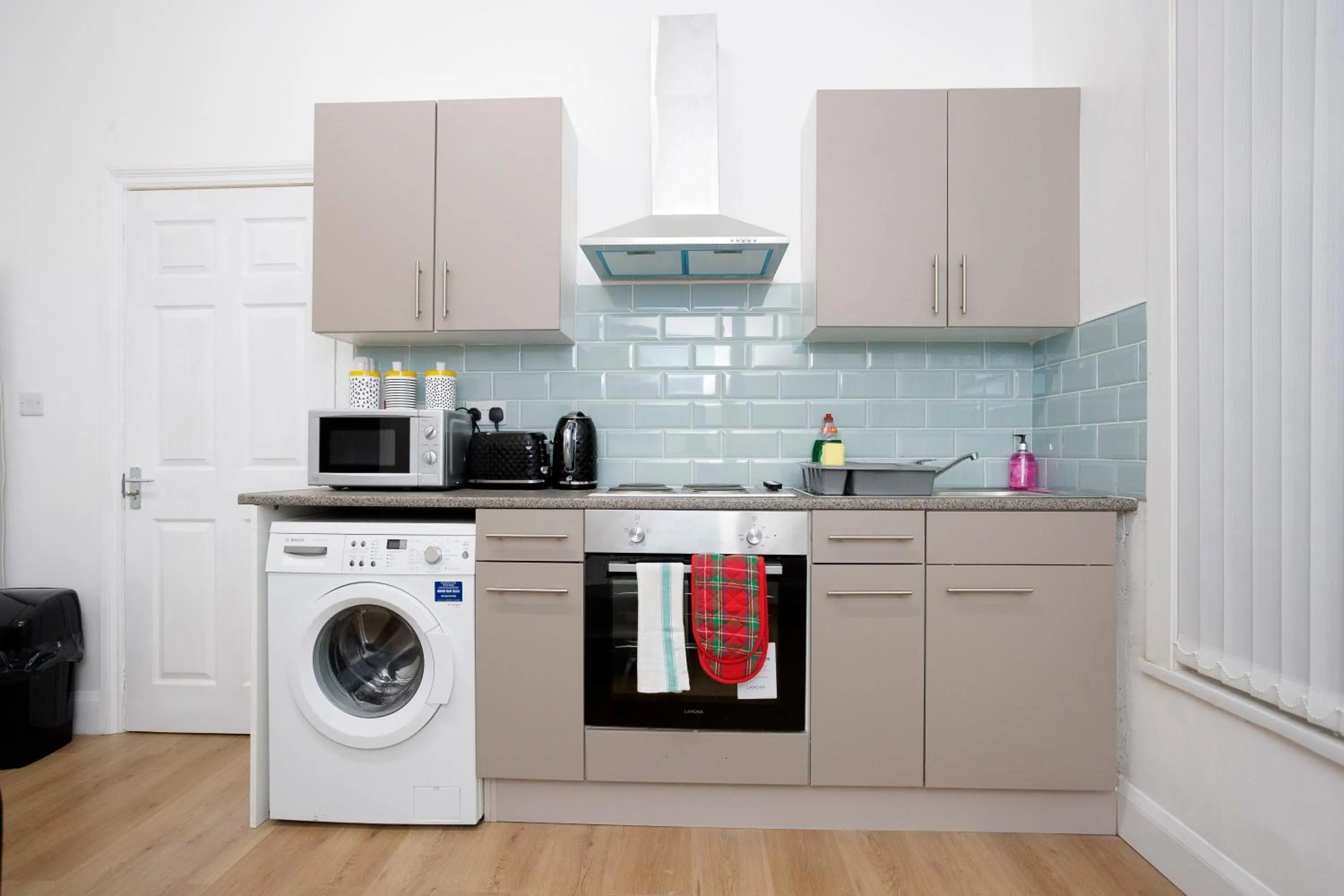 Kitchen or kitchenette in KIRKSTALL SERVICED APARTMENTS LEEDS