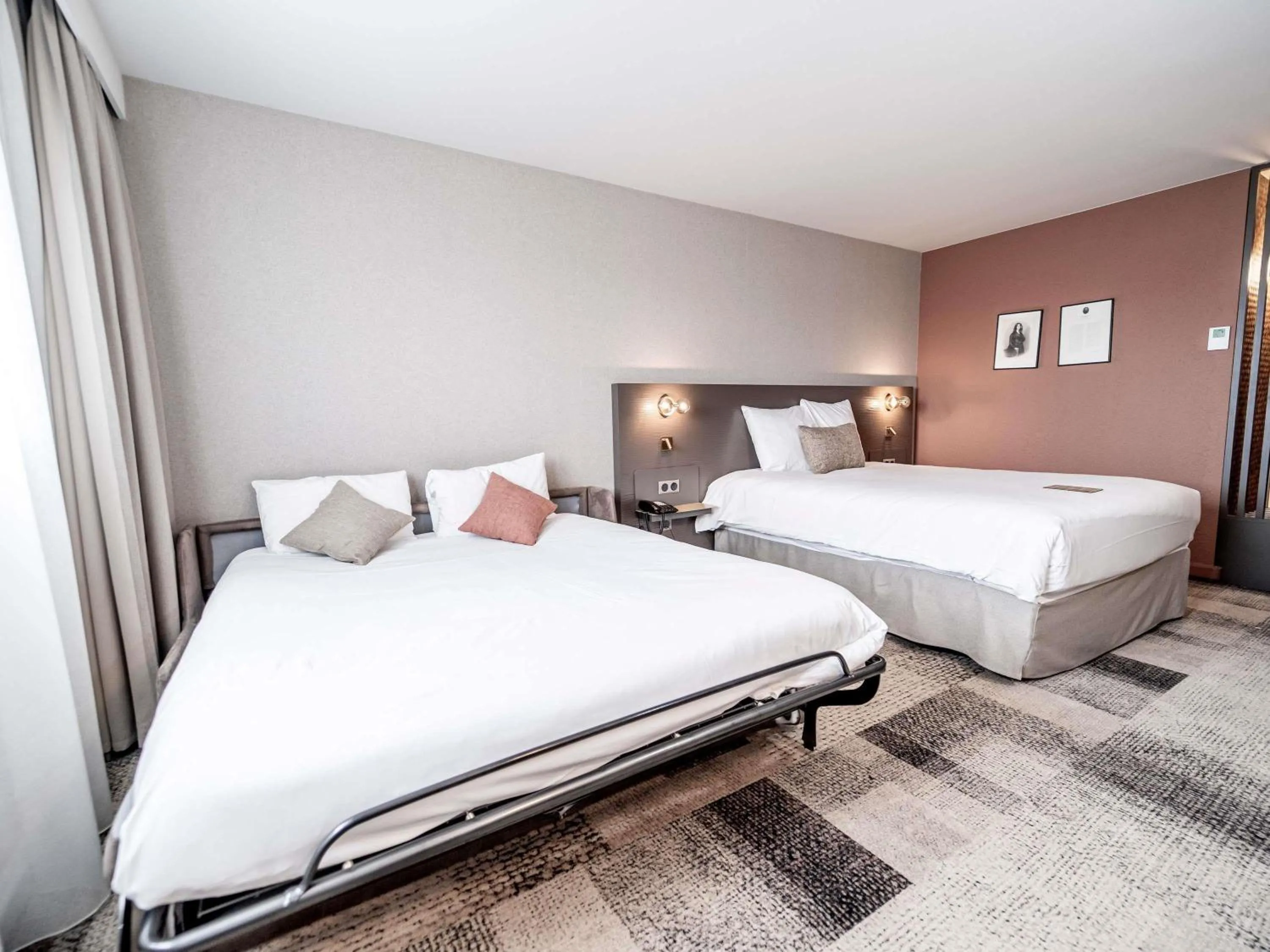 Bedroom, Bed in Mercure Bordeaux Lac