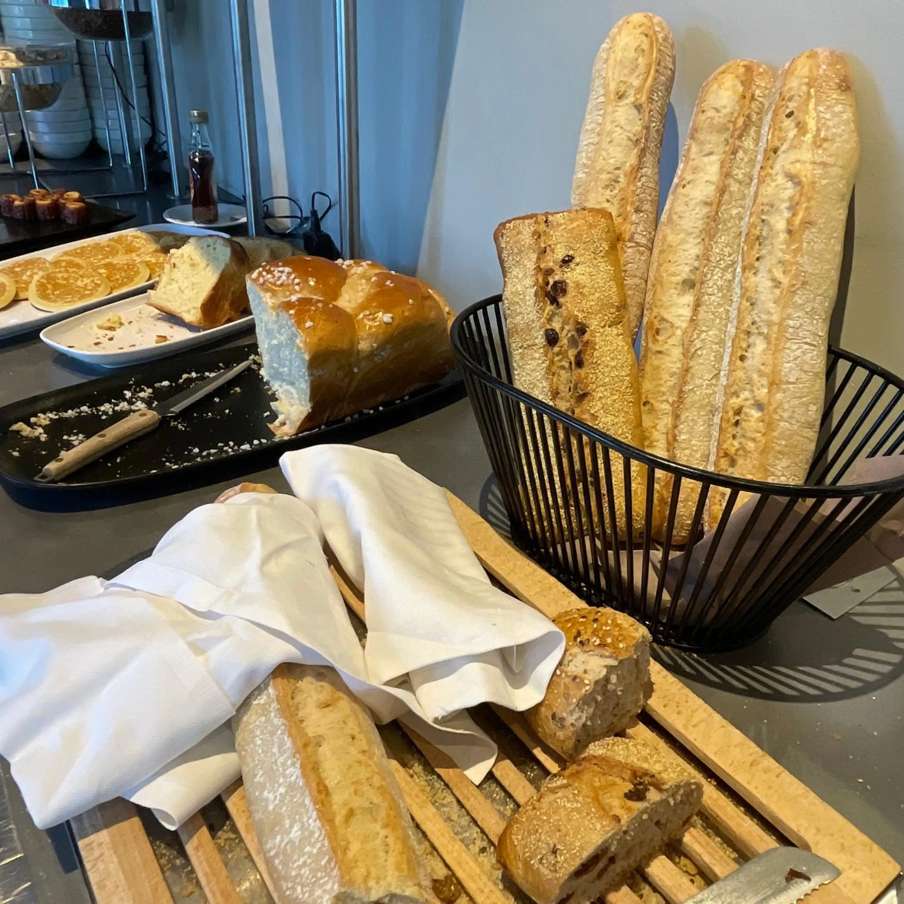 Restaurant/places to eat in Mercure Bordeaux Lac