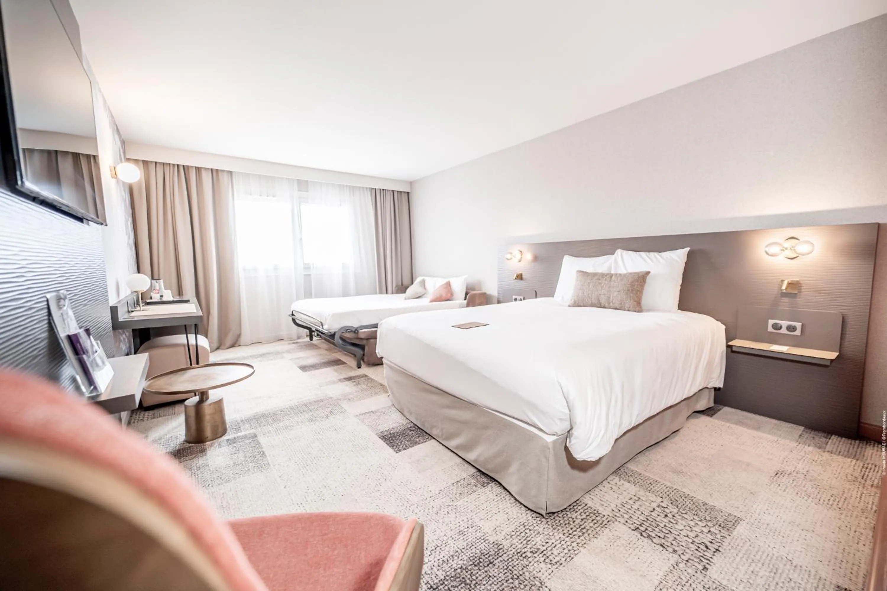 Bedroom, Bed in Mercure Bordeaux Lac