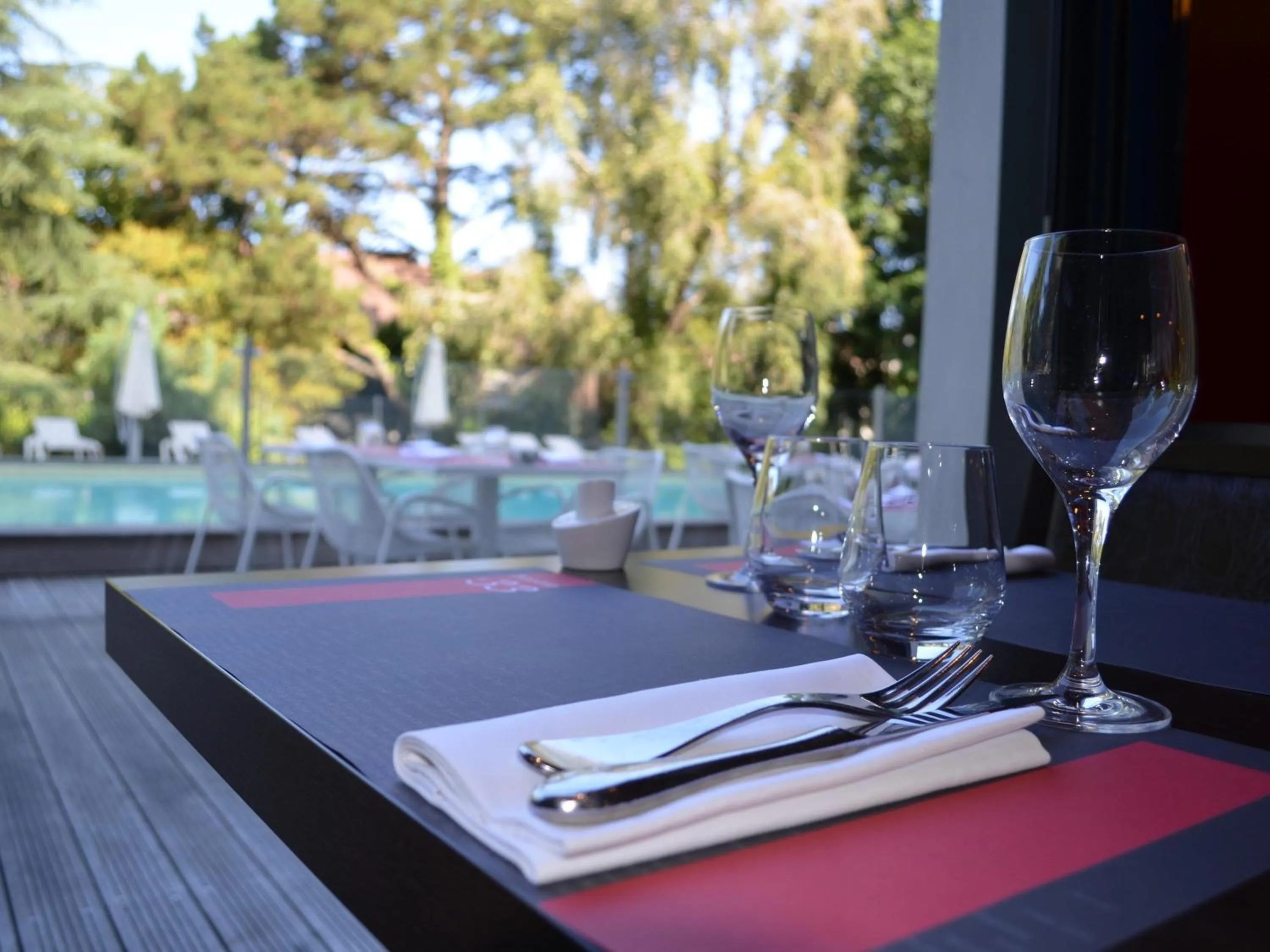 Restaurant/places to eat in Mercure Bordeaux Lac
