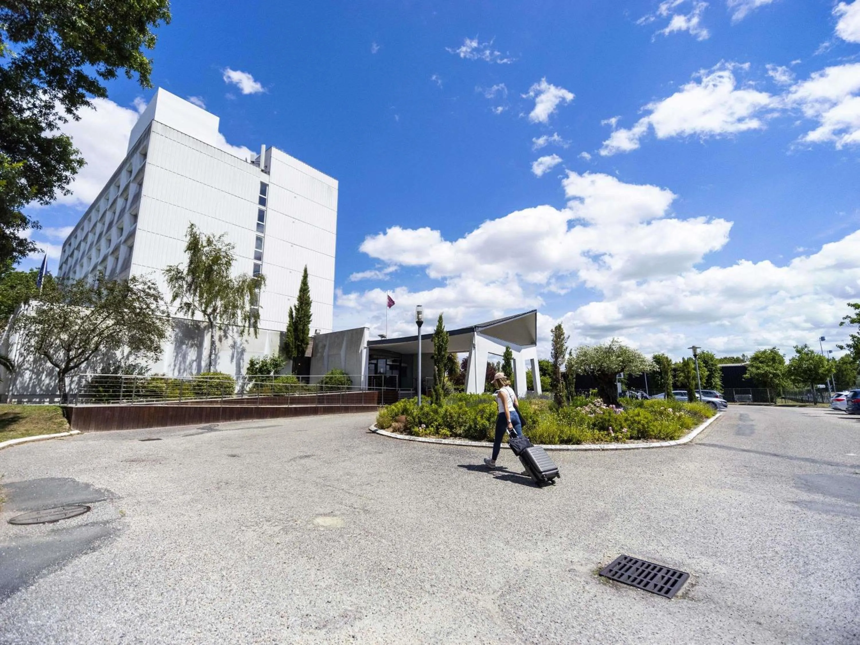 Property building in Mercure Bordeaux Lac