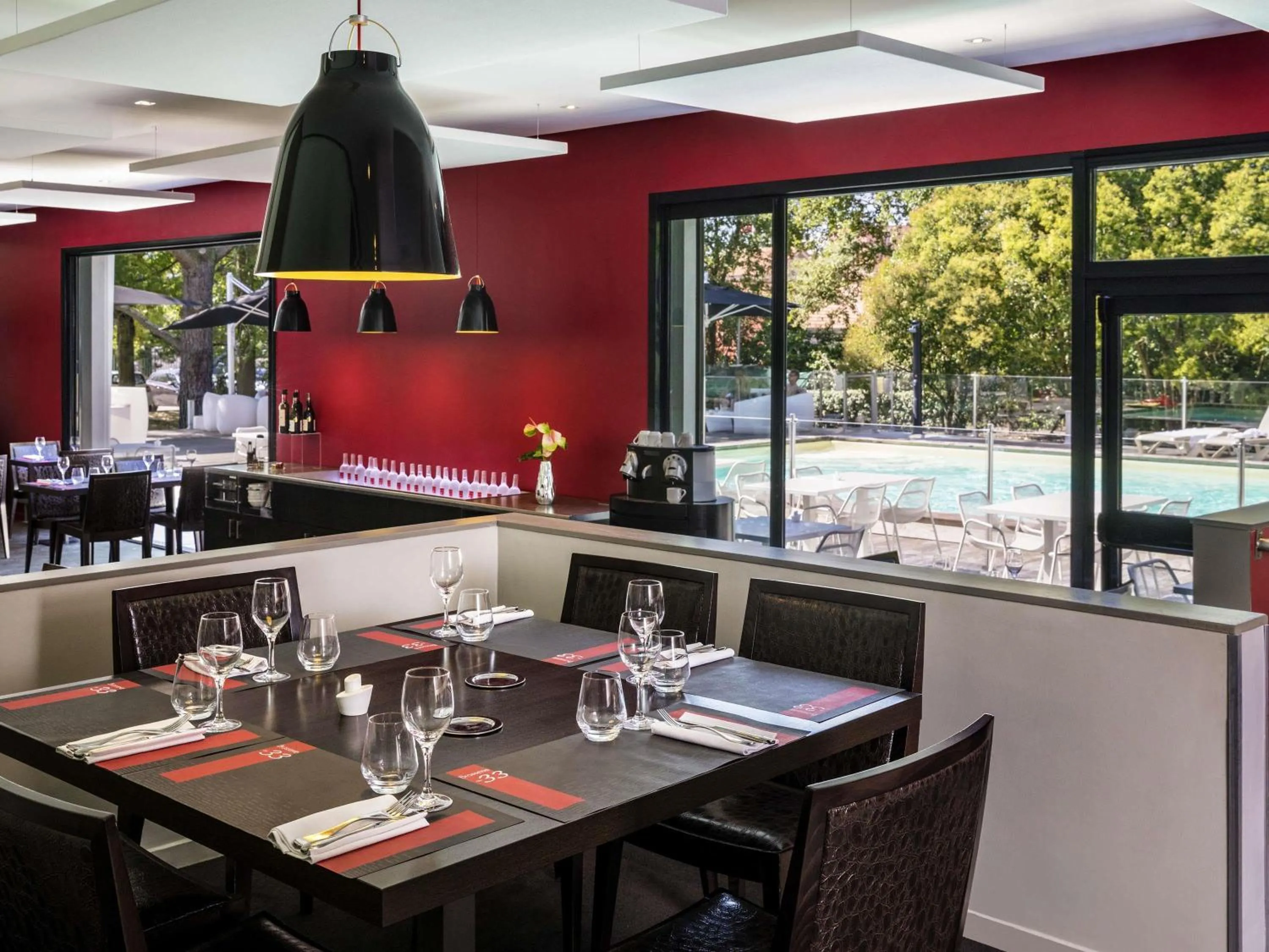 Restaurant/places to eat in Mercure Bordeaux Lac