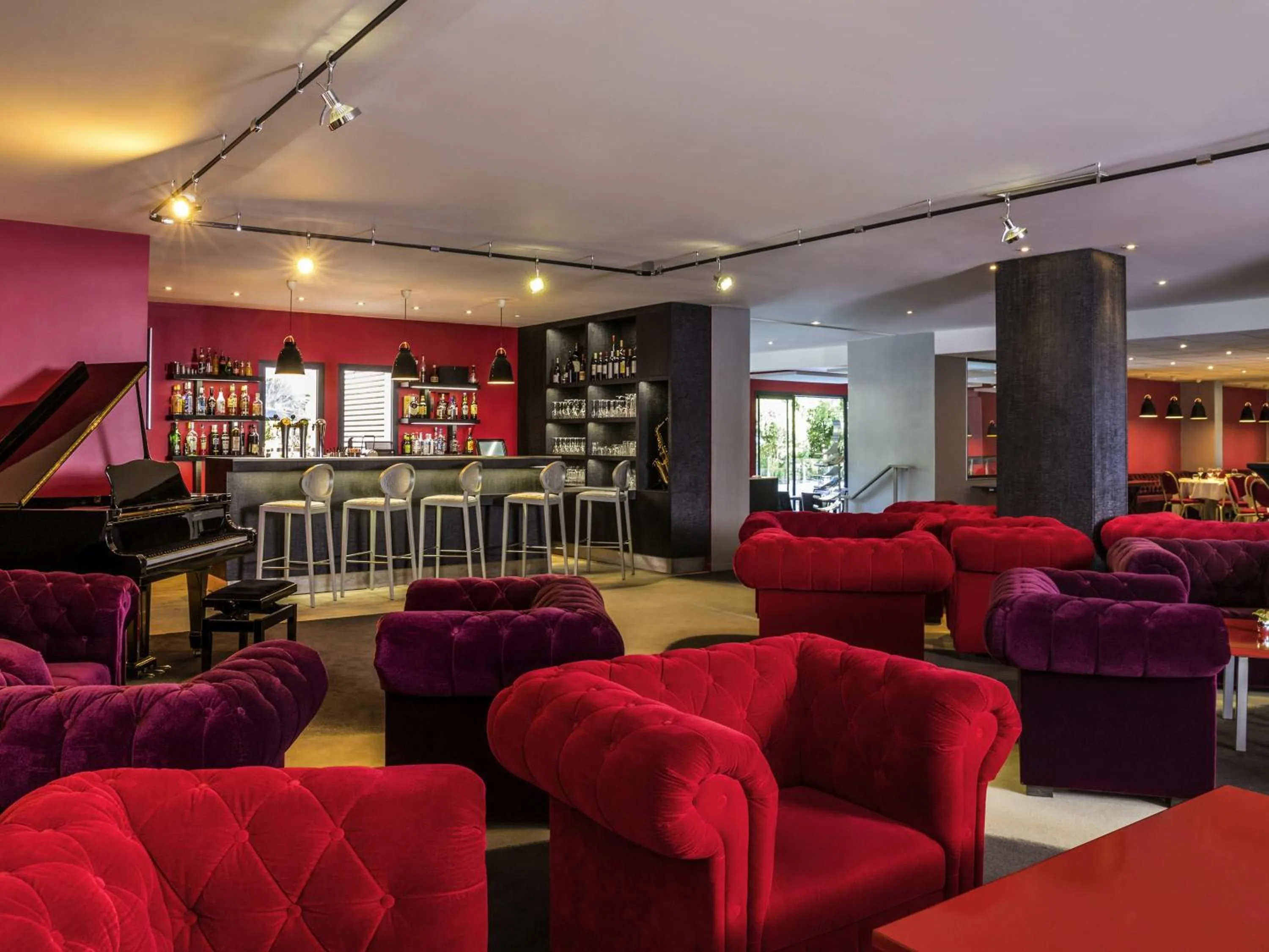 Lounge or bar in Mercure Bordeaux Lac