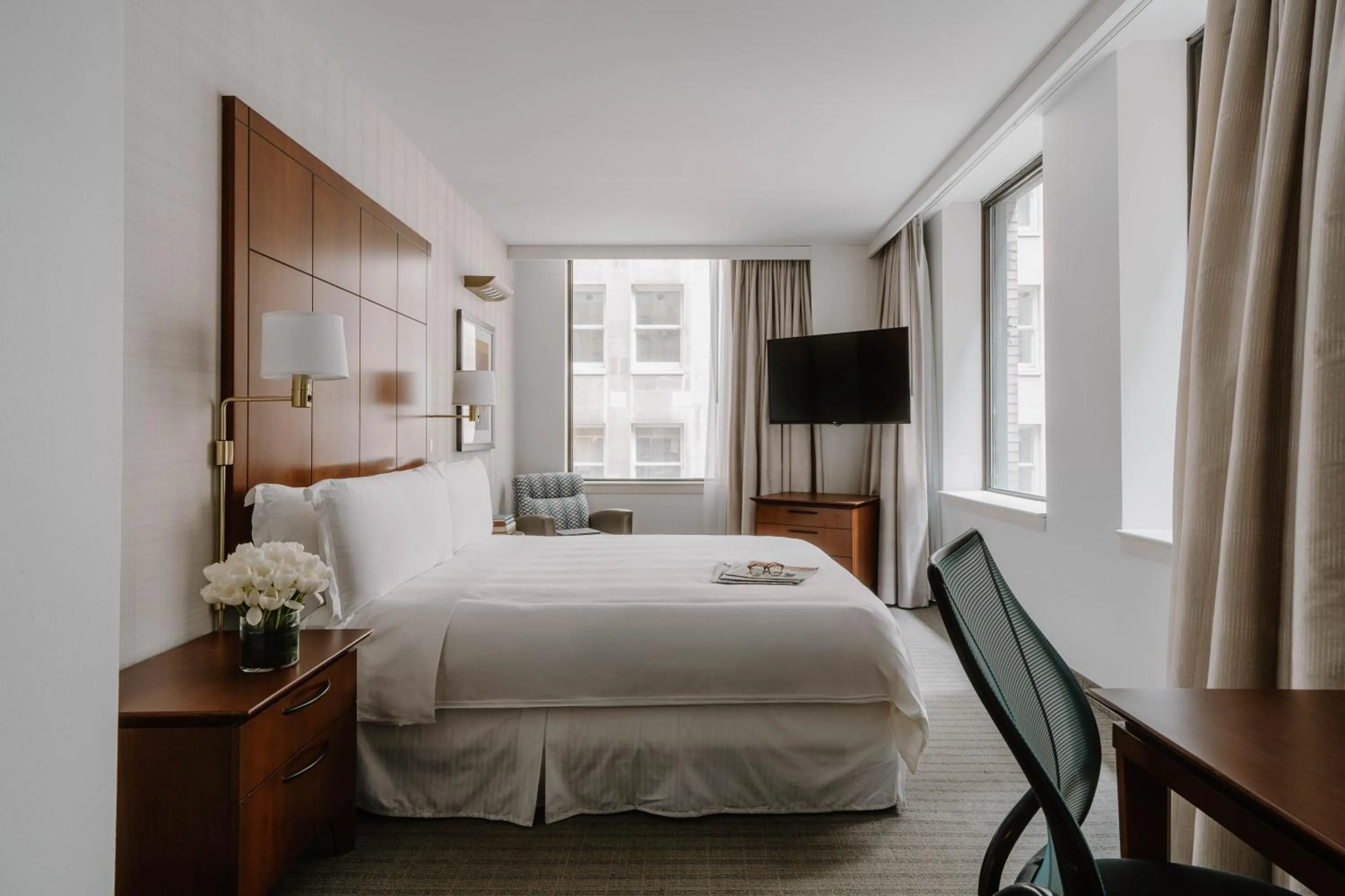 Bedroom, Bed in Central Loop Hotel