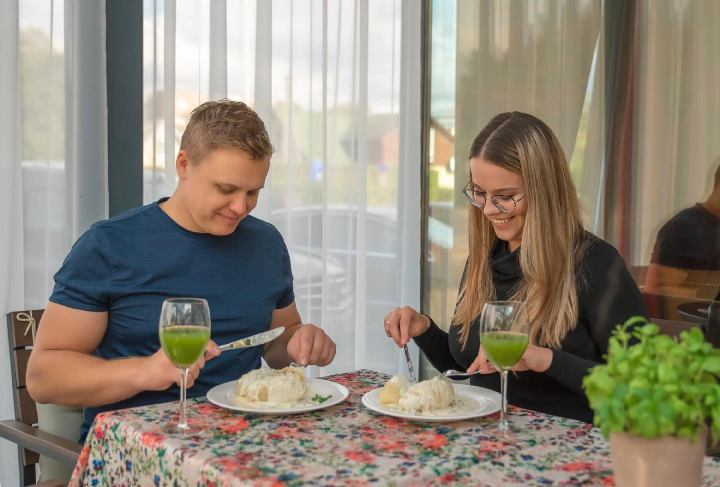 Restaurant/places to eat in Goda Hotel & Spa