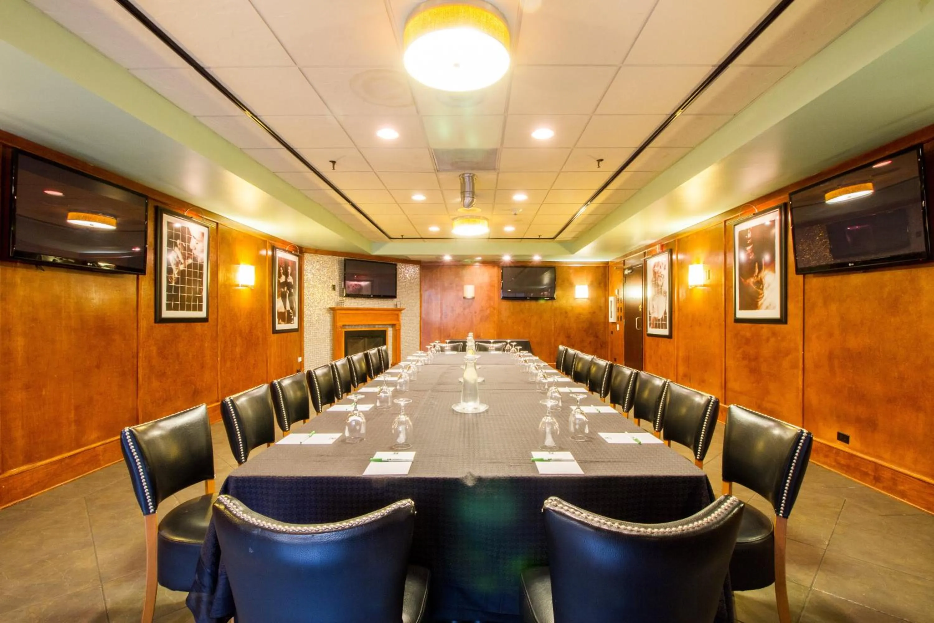 Meeting/conference room in Holiday Inn Chicago North Shore by IHG
