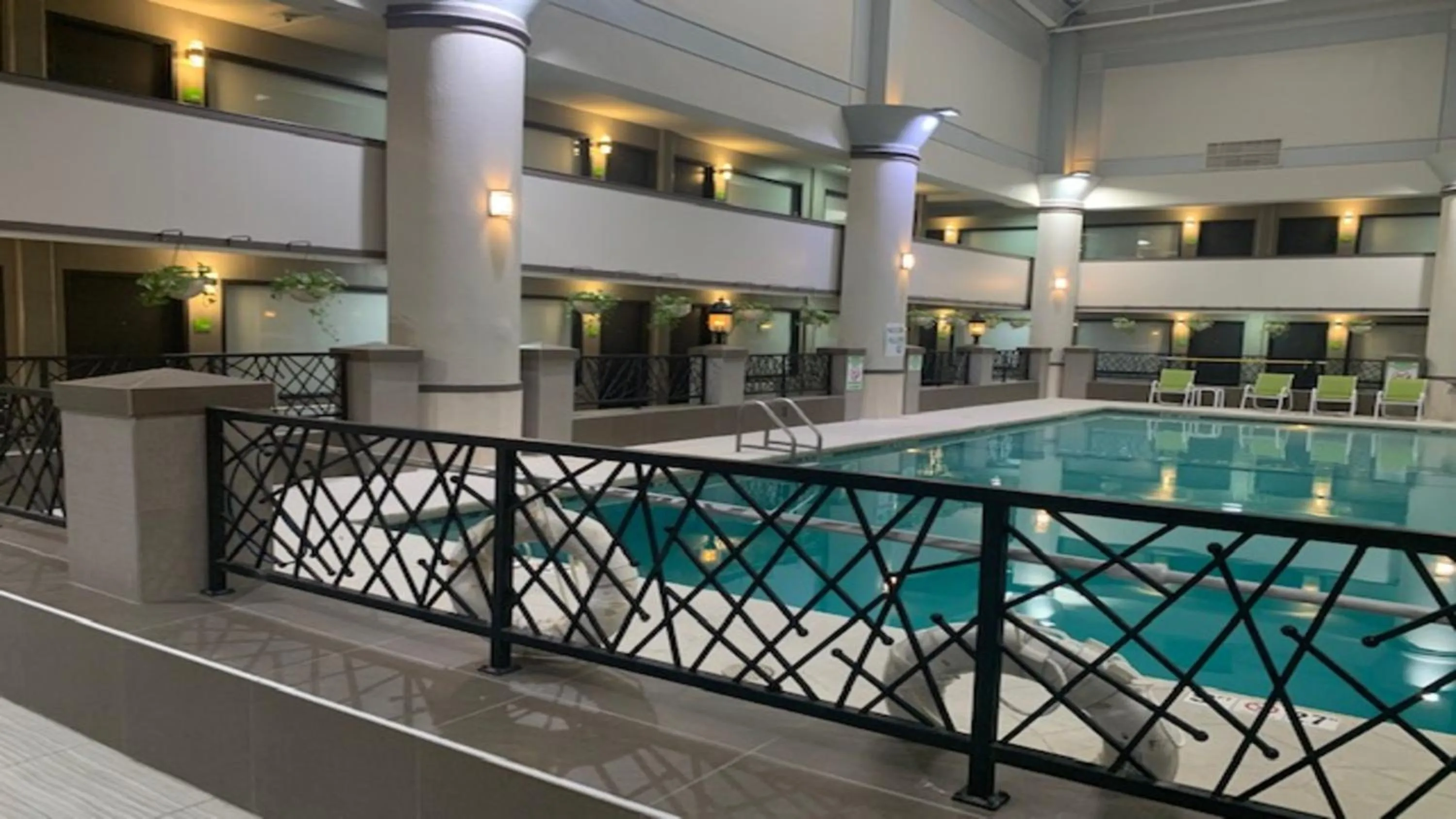 Swimming pool in Holiday Inn Chicago North Shore by IHG
