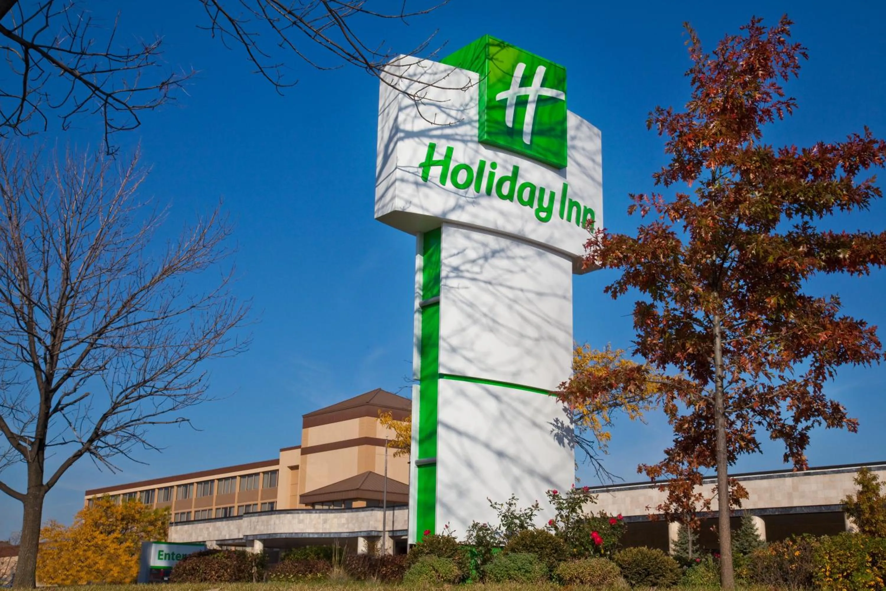 Property building in Holiday Inn Chicago North Shore by IHG