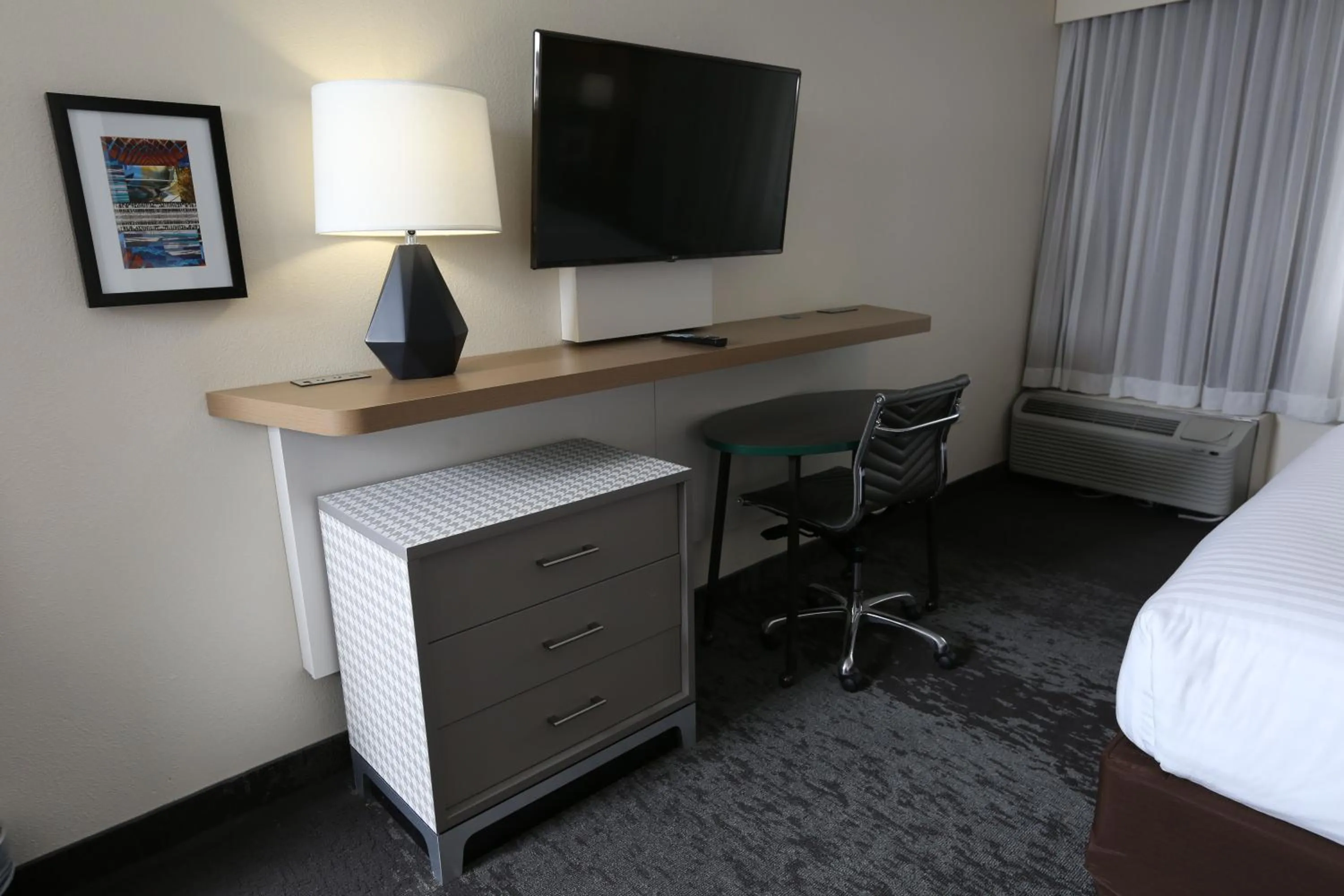 Bedroom, Bed in Holiday Inn Chicago North Shore by IHG