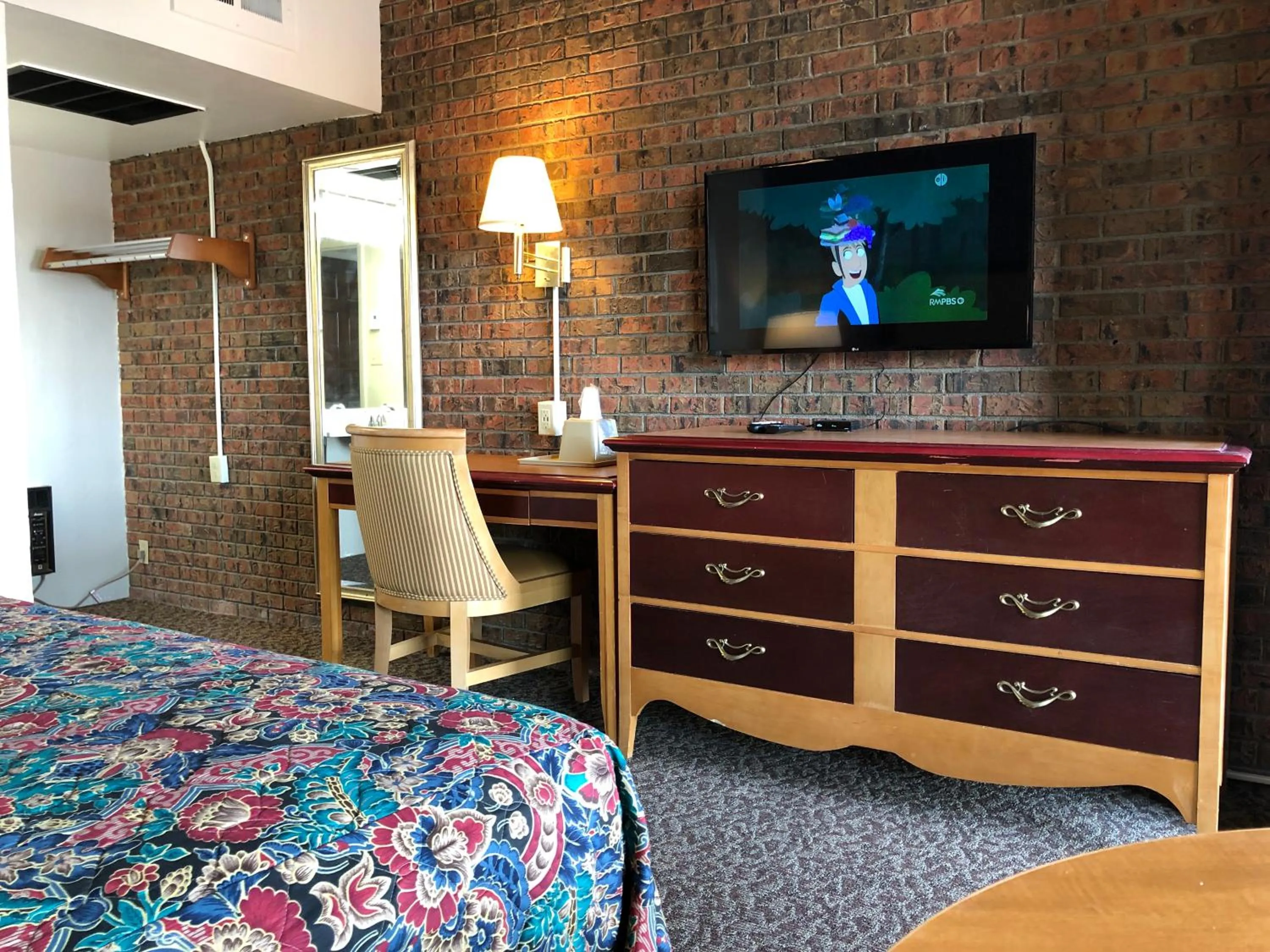 Bed in Dunes Inn Alamosa