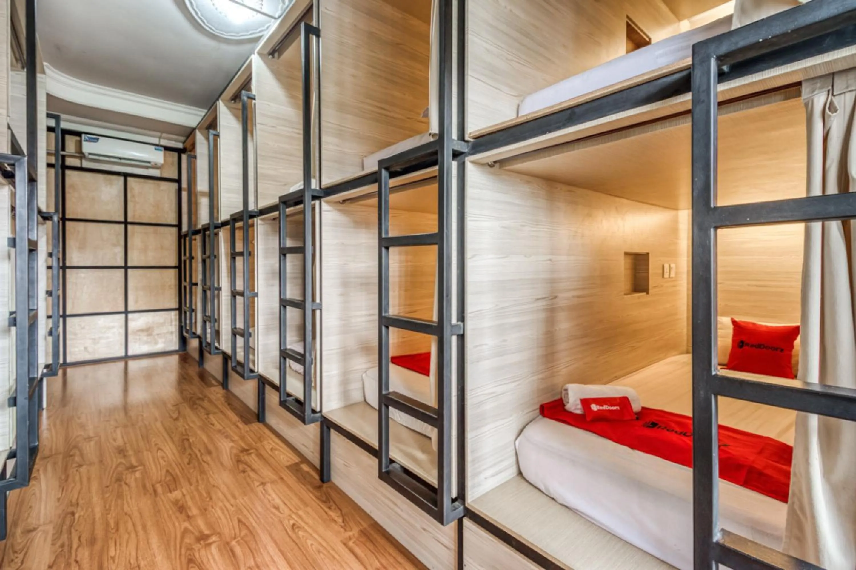 Bedroom, Bed in RedDoorz Hostel near Stadion Mandala Krida Yogya