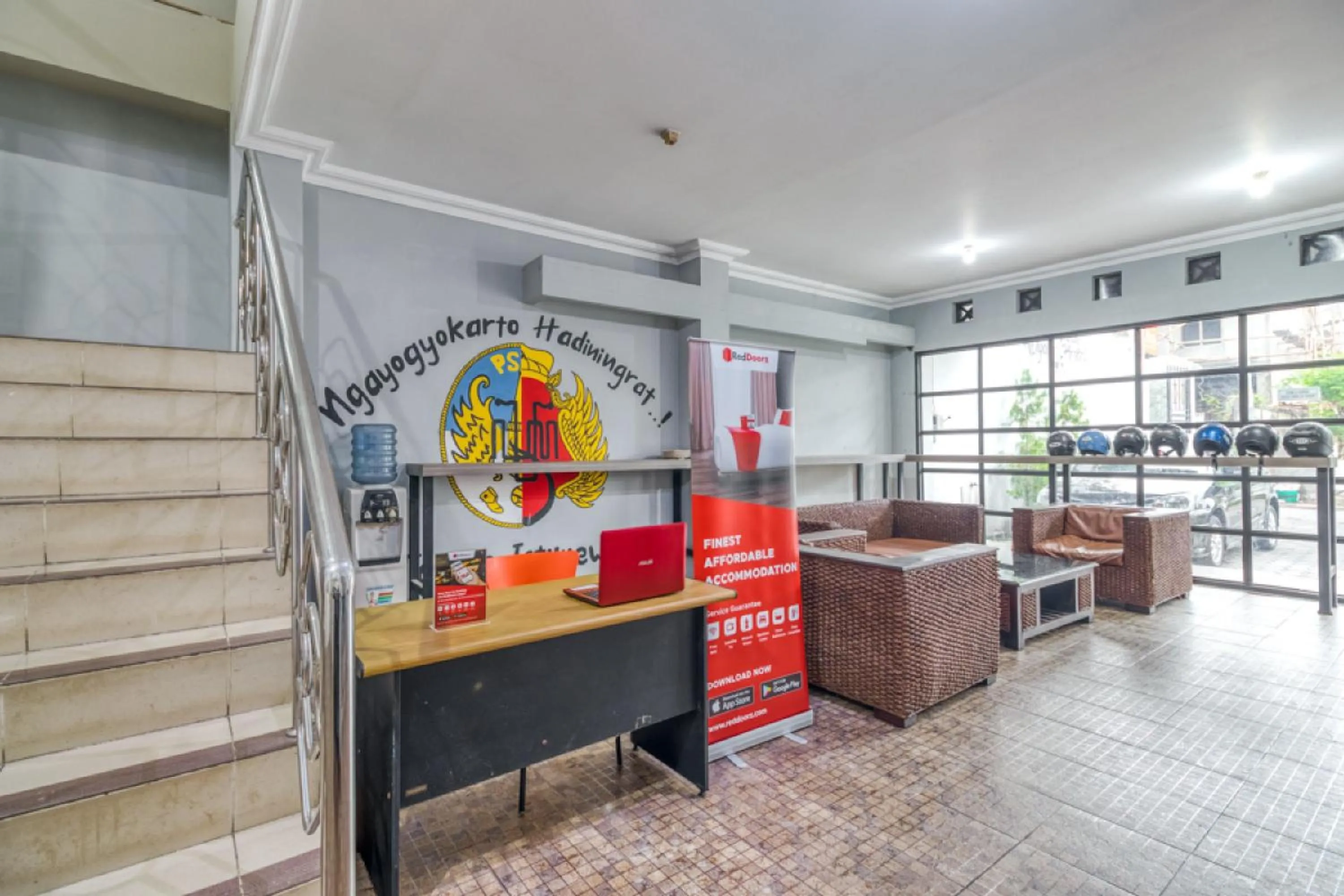 Lobby or reception in RedDoorz Hostel near Stadion Mandala Krida Yogya