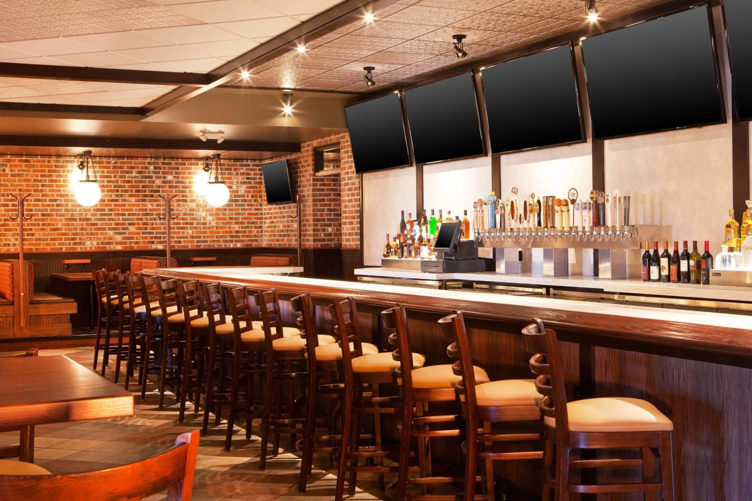 Lounge or bar in Four Points By Sheraton - Saginaw