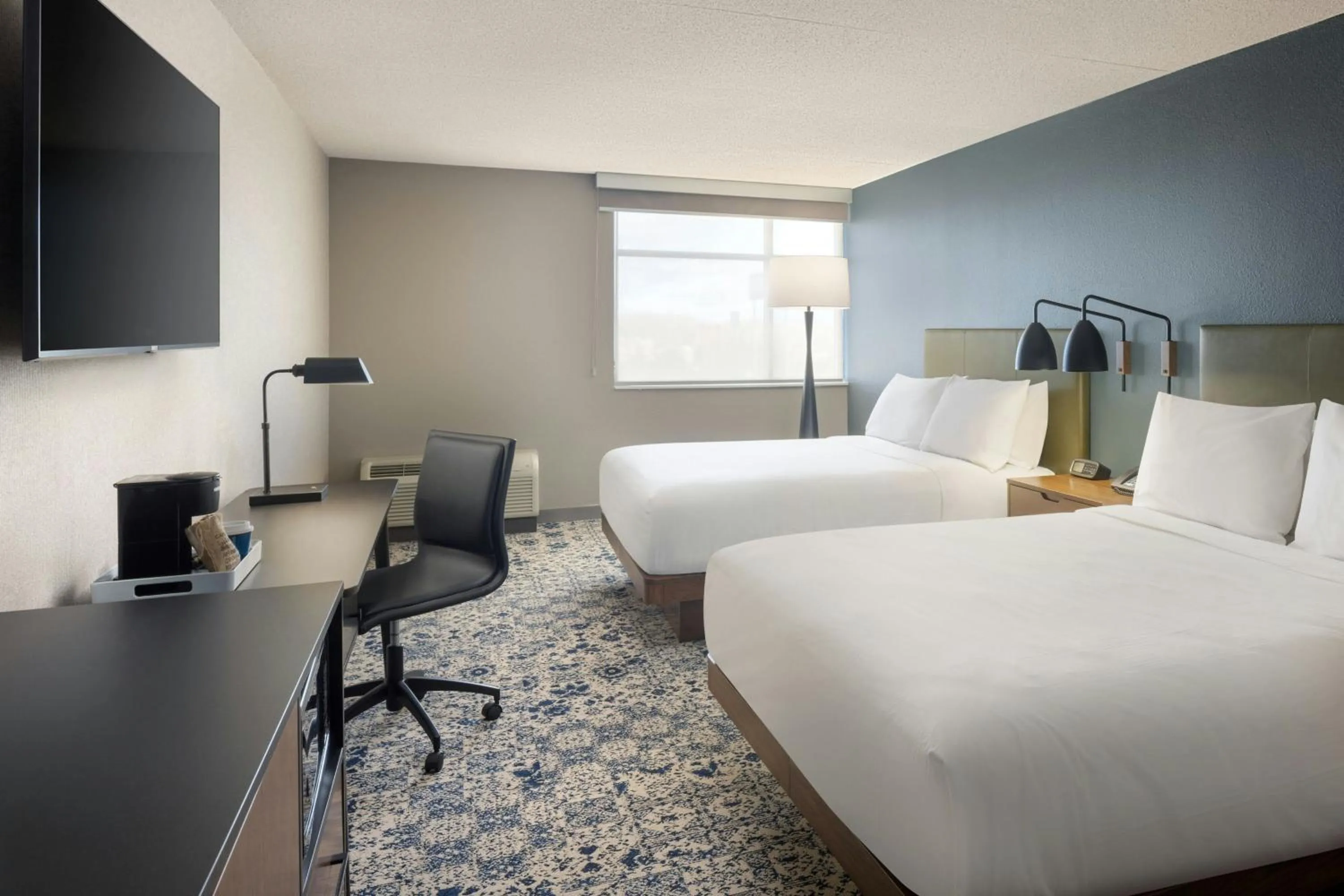 Bedroom, Bed in Four Points By Sheraton - Saginaw