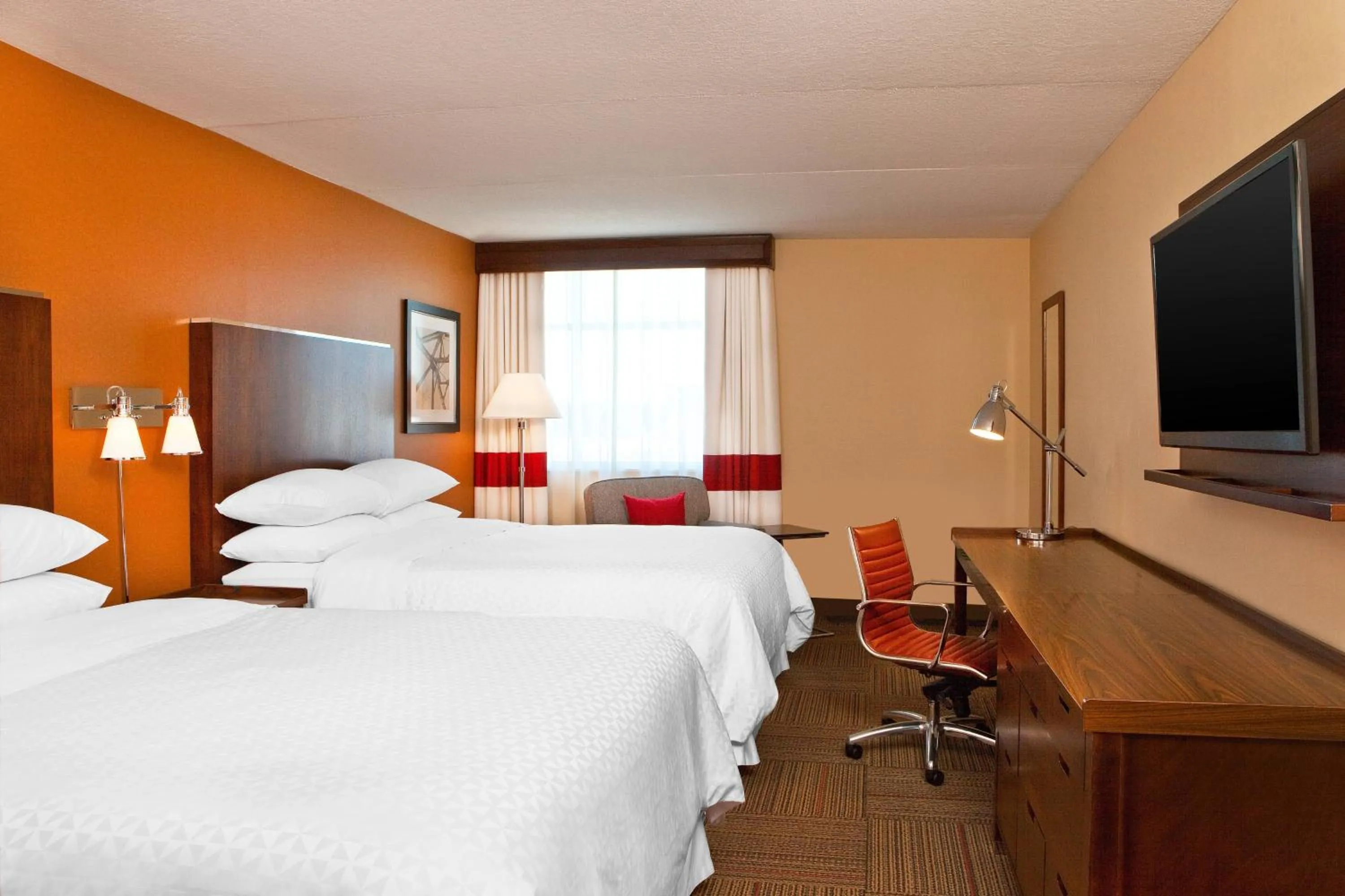 Photo of the whole room, Bed in Four Points By Sheraton - Saginaw