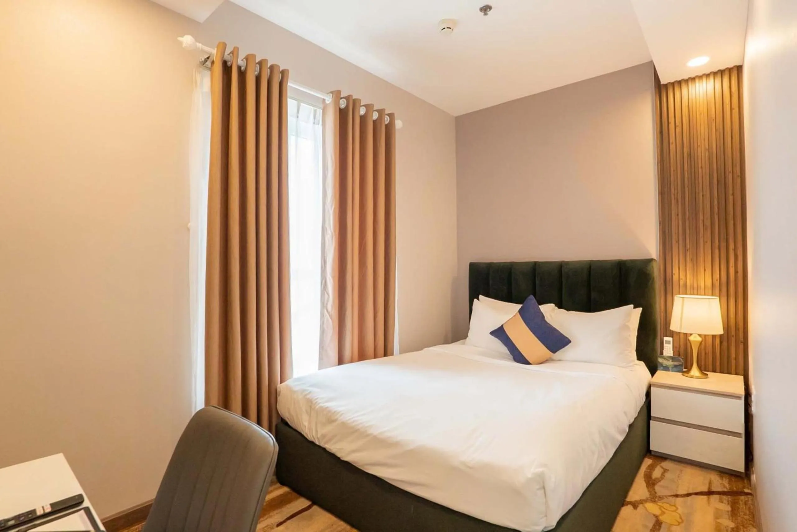 Bedroom, Bed in La Vela Saigon Hotel