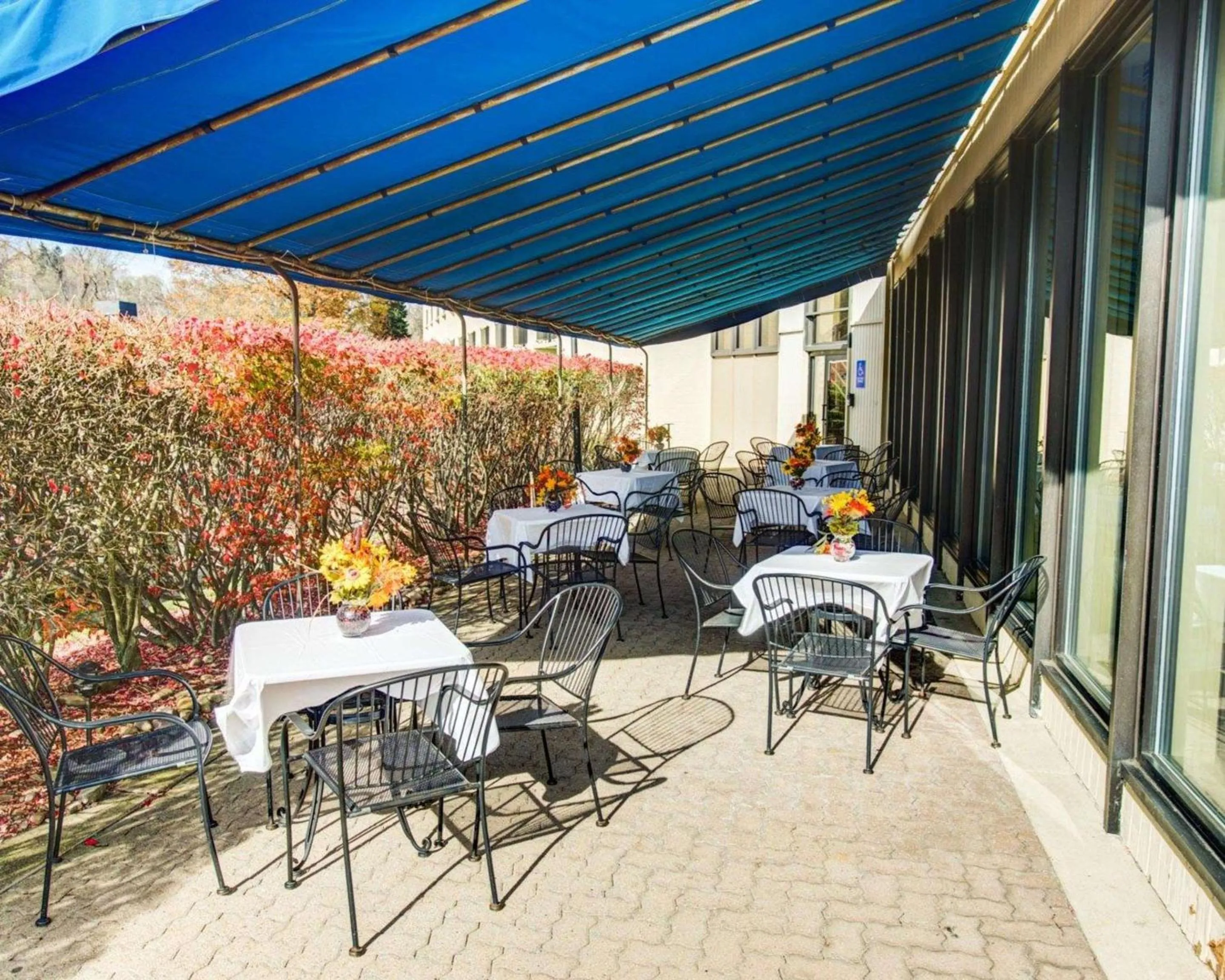 Property building in Comfort Inn Conference Center Philadelphia Penn Hills