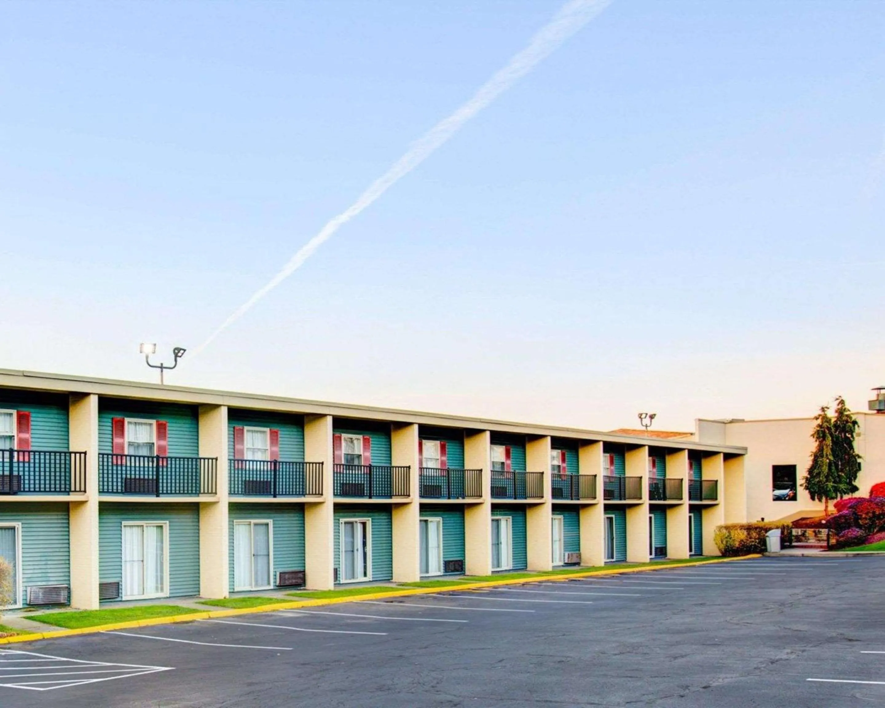 Property building in Comfort Inn Conference Center Philadelphia Penn Hills