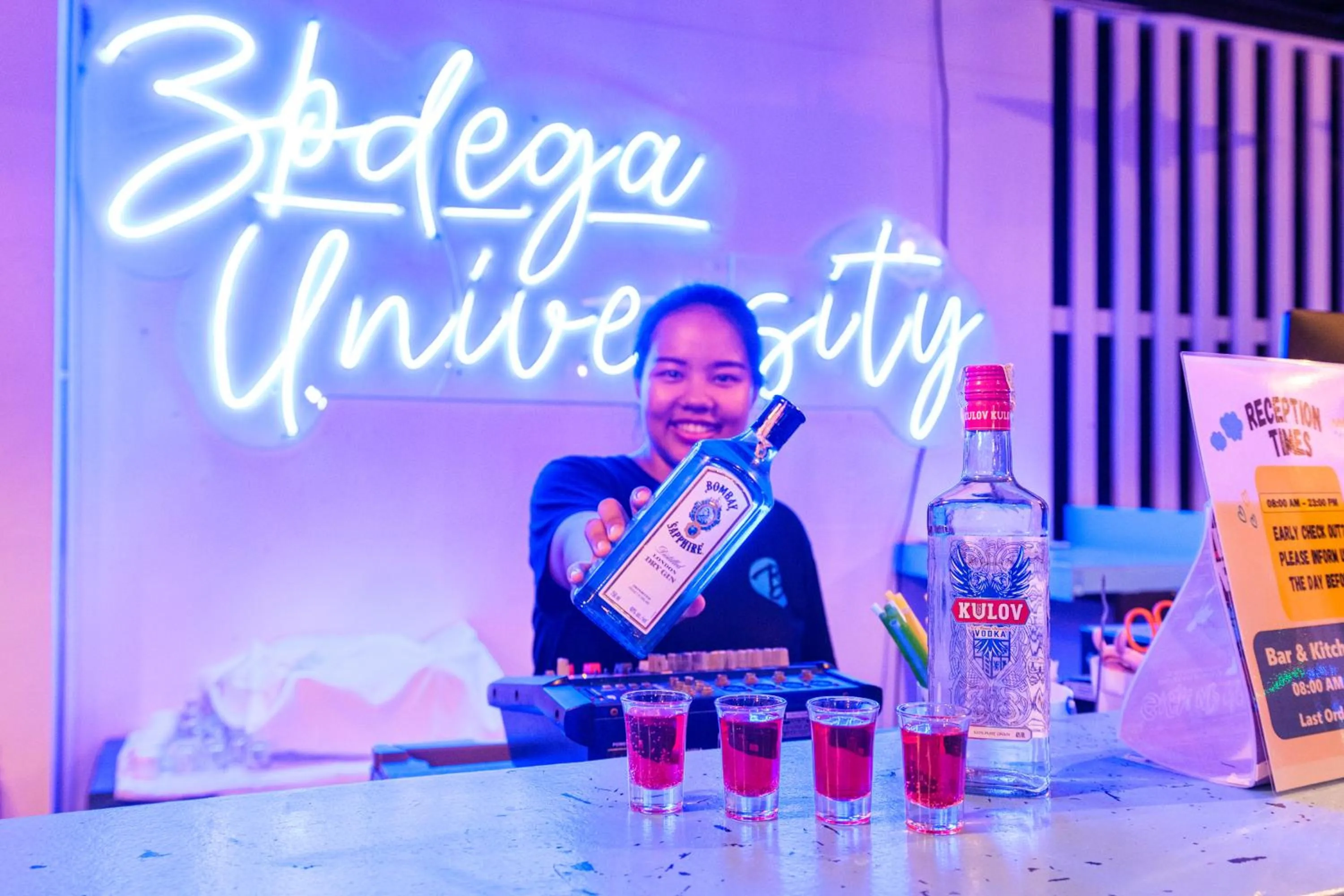 People in Bodega Pai