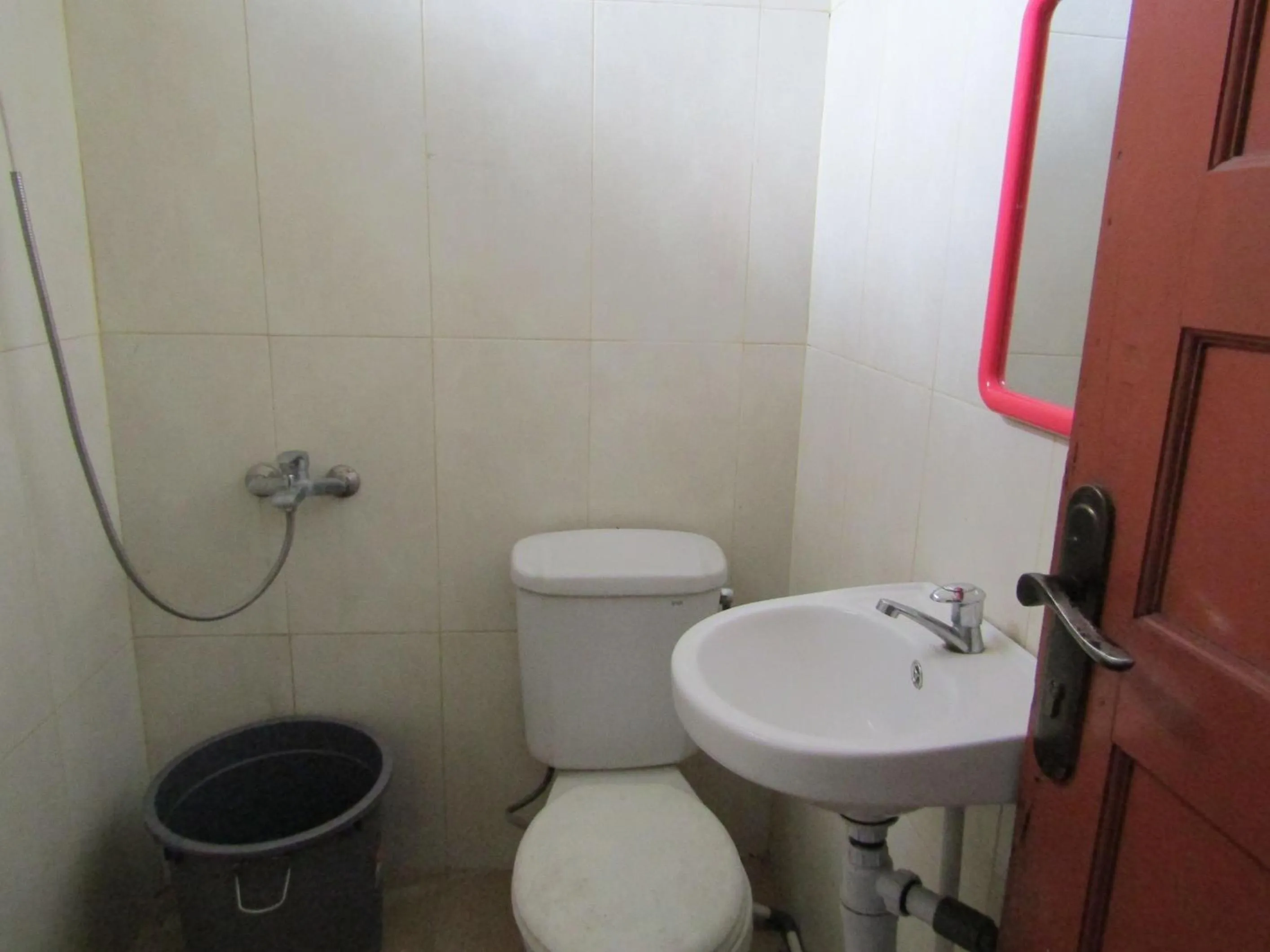 Bathroom in Hotel BIP Tawangmangu