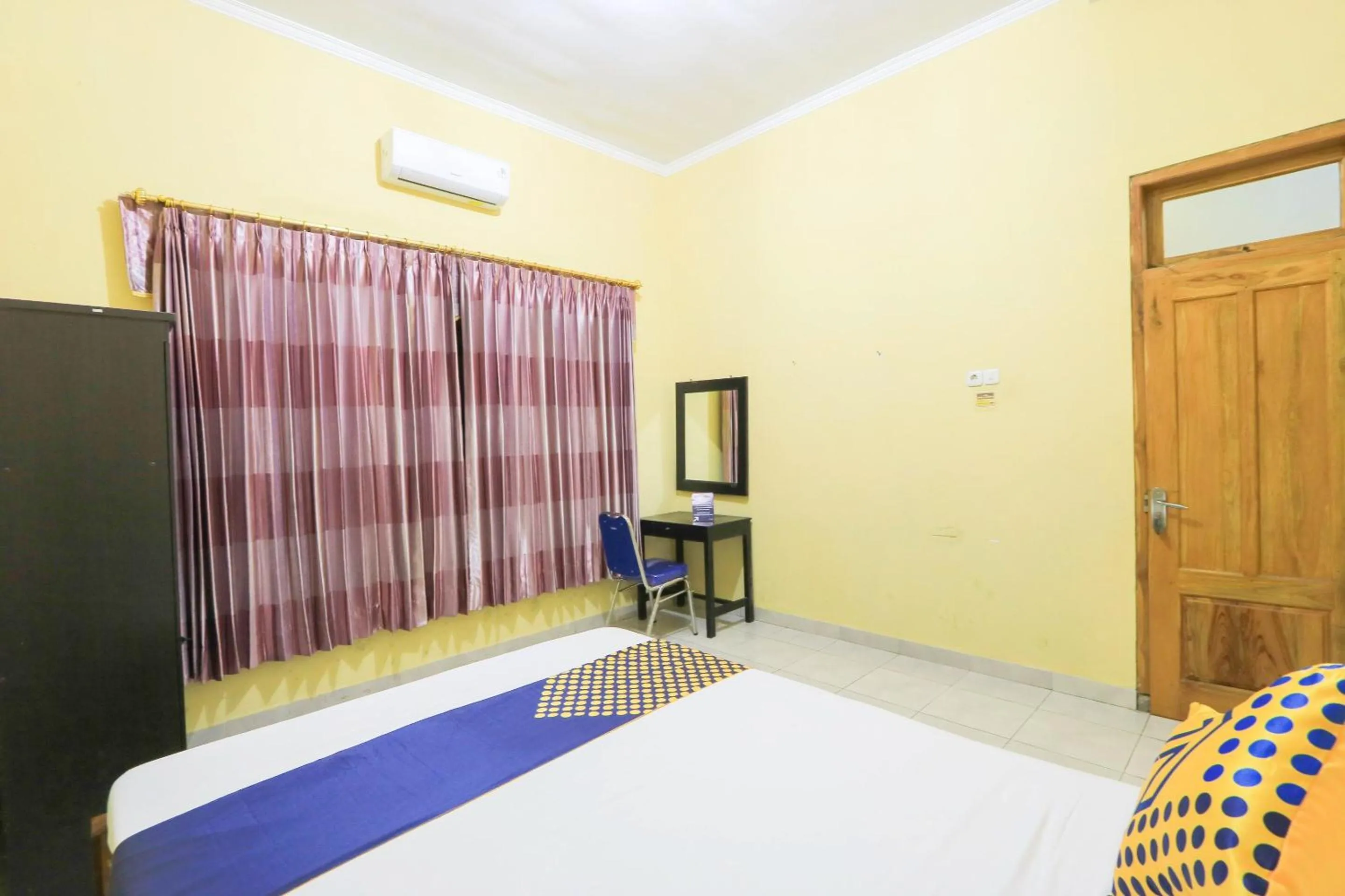 Bedroom, Bed in Hotel O Wallet Family Residence Syariah